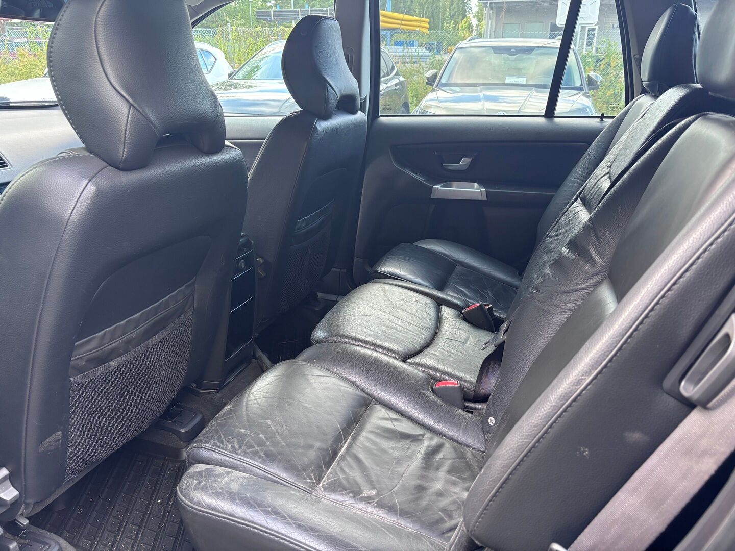 Volvo XC90 2004 2.5t Summum Aut 7p - YritysOutlet - Myydään vain yrityksille - | Juuri katsastettu ! Nahat | Vetokoukku | 2x renkaat ja vanteet | 