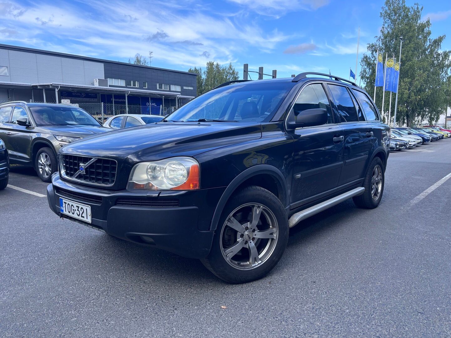 Volvo XC90 2004 2.5t Summum Aut 7p - YritysOutlet - Myydään vain yrityksille - | Juuri katsastettu ! Nahat | Vetokoukku | 2x renkaat ja vanteet | 