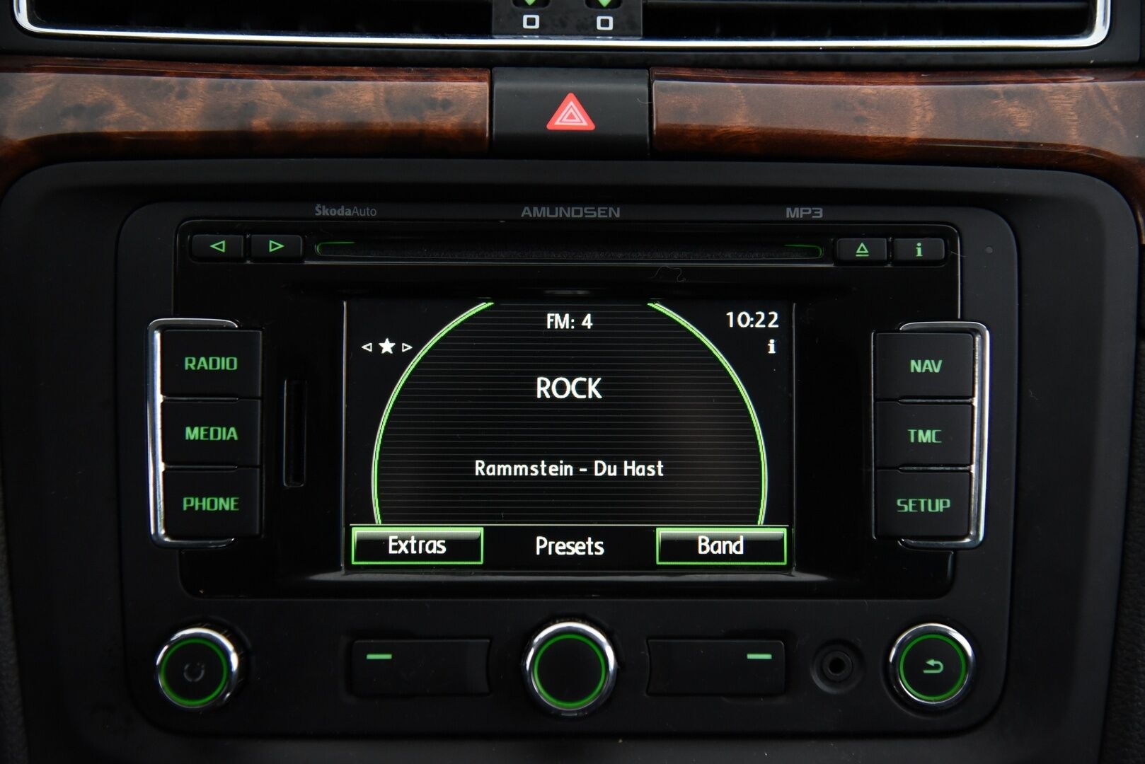 Skoda Superb 2011 Combi 1,8 TSI Elegance DSG Autom // YritysOutlet - Myydään vain yrityksille - Huippuvarusteet / Erinomaisesti Huollettu! 