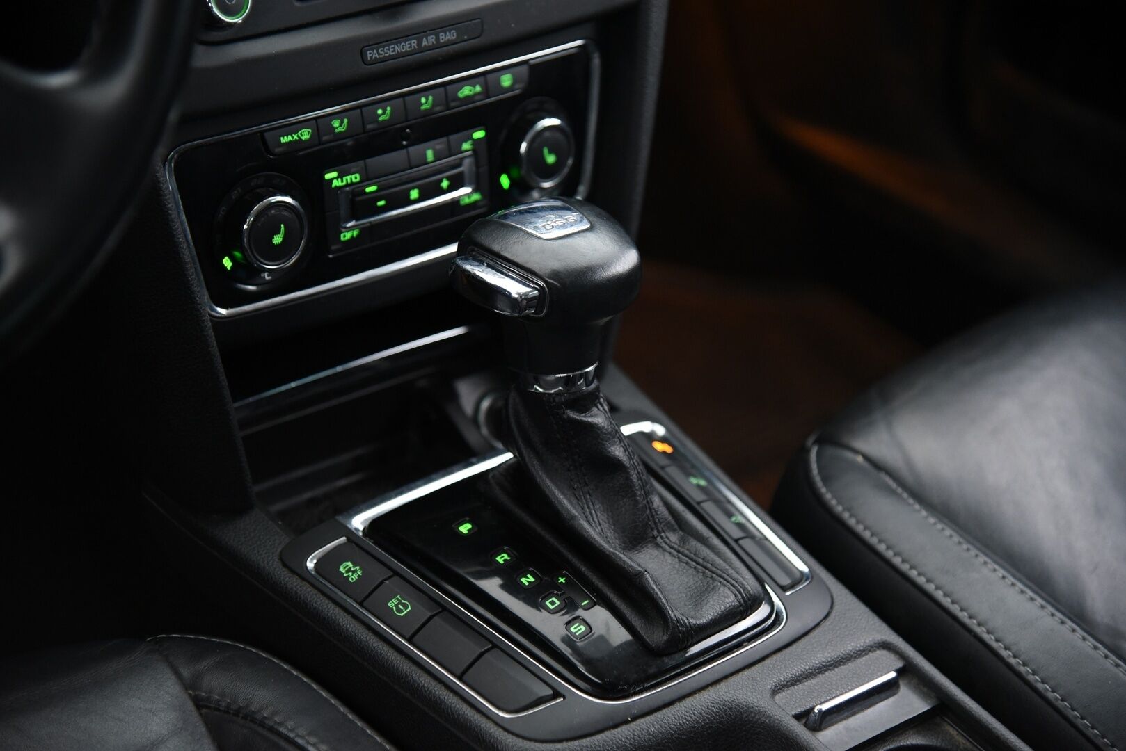 Skoda Superb 2011 Combi 1,8 TSI Elegance DSG Autom // YritysOutlet - Myydään vain yrityksille - Huippuvarusteet / Erinomaisesti Huollettu! 