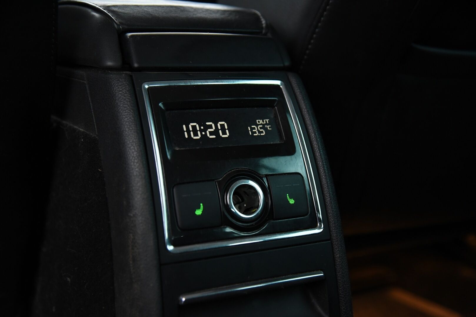 Skoda Superb 2011 Combi 1,8 TSI Elegance DSG Autom // YritysOutlet - Myydään vain yrityksille - Huippuvarusteet / Erinomaisesti Huollettu! 