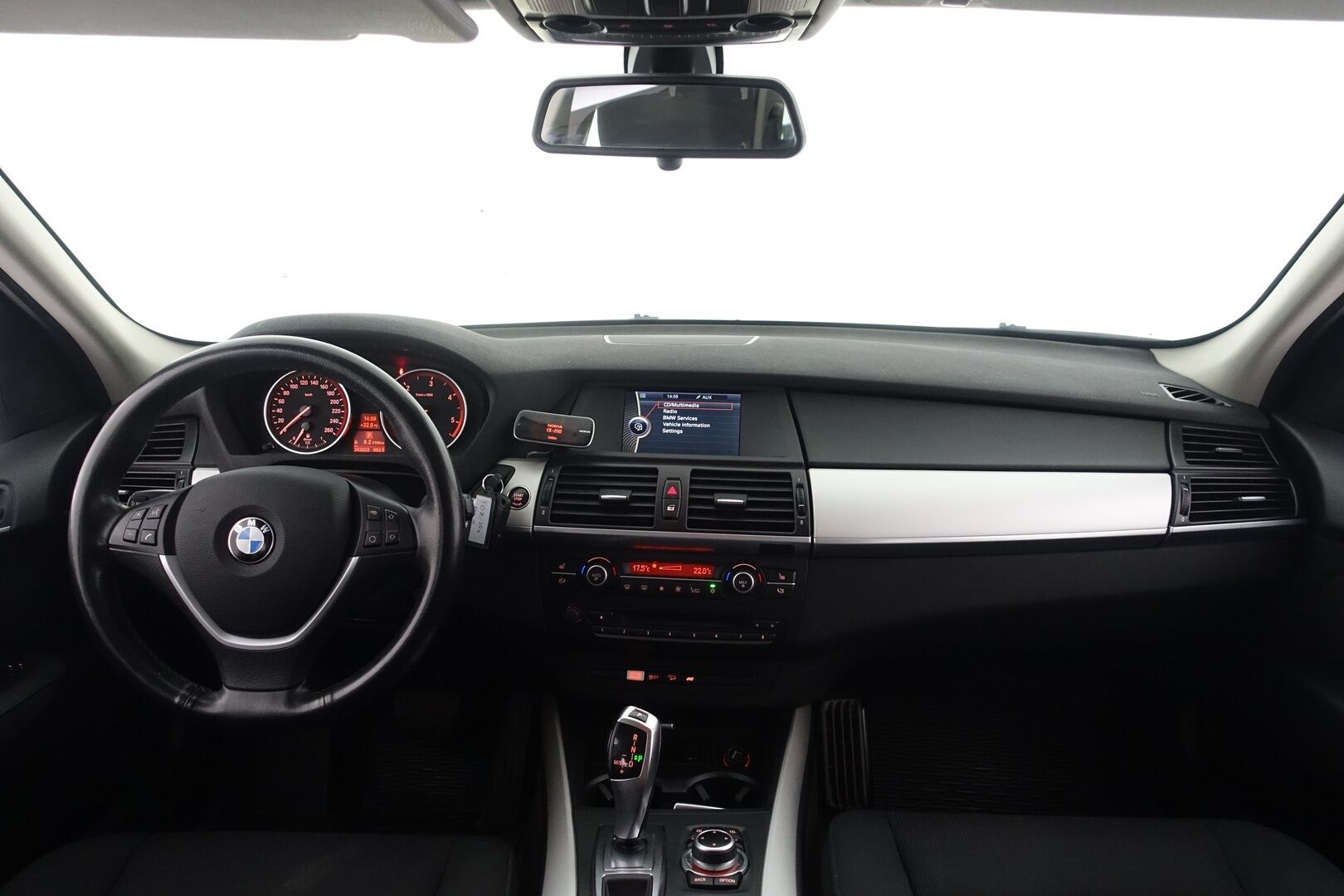 BMW X5 2011 xDrive 30d A E70 SAV - Myydään Huutokaupat.com - – Tämä auto myydään huutokaupat.com -sivuston kautta | Suomi-auto | Lohko+Sisäp. | Vetokoukku | Tutkat | Vakkari | Sähkösäädöt | Sähkökontti | Xenon | 2X Renkaat & Vanteet |