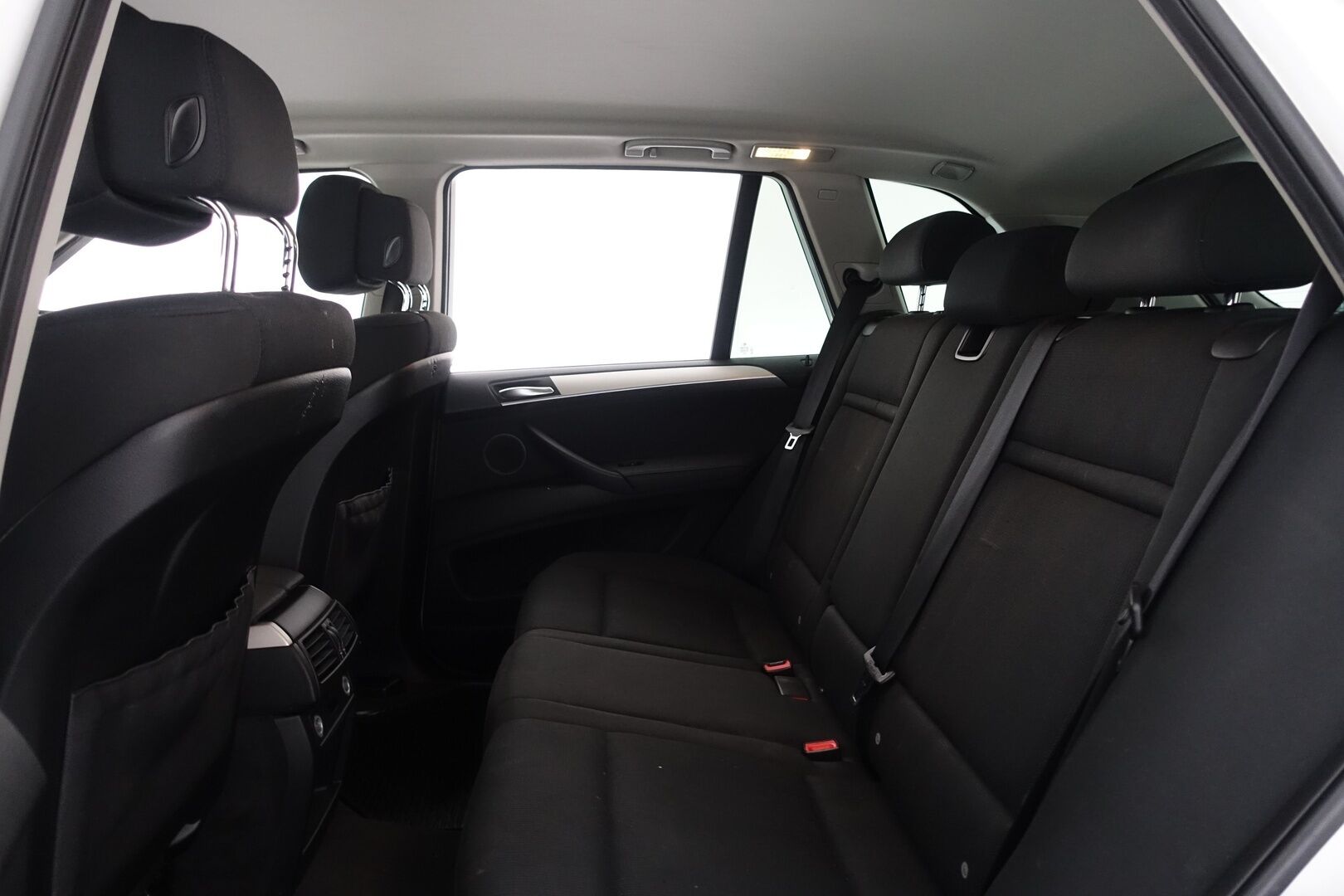 BMW X5 2011 xDrive 30d A E70 SAV - Myydään Huutokaupat.com - – Tämä auto myydään huutokaupat.com -sivuston kautta | Suomi-auto | Lohko+Sisäp. | Vetokoukku | Tutkat | Vakkari | Sähkösäädöt | Sähkökontti | Xenon | 2X Renkaat & Vanteet |