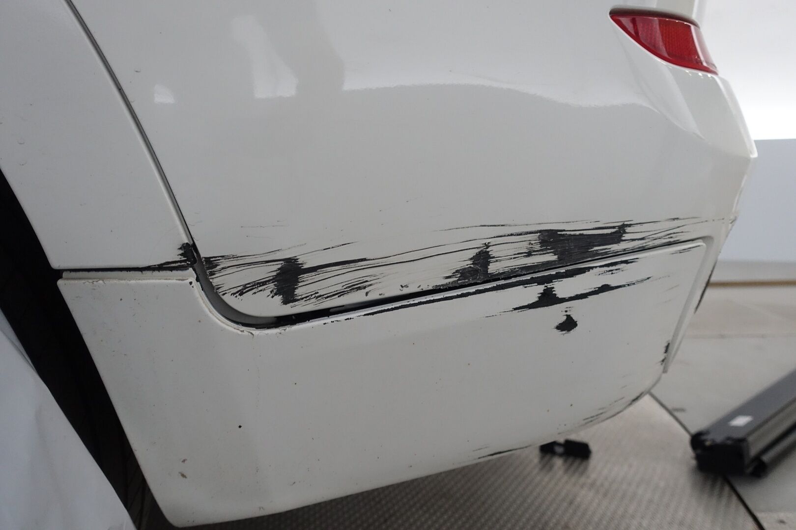 BMW X5 2011 xDrive 30d A E70 SAV - Myydään Huutokaupat.com - – Tämä auto myydään huutokaupat.com -sivuston kautta | Suomi-auto | Lohko+Sisäp. | Vetokoukku | Tutkat | Vakkari | Sähkösäädöt | Sähkökontti | Xenon | 2X Renkaat & Vanteet |