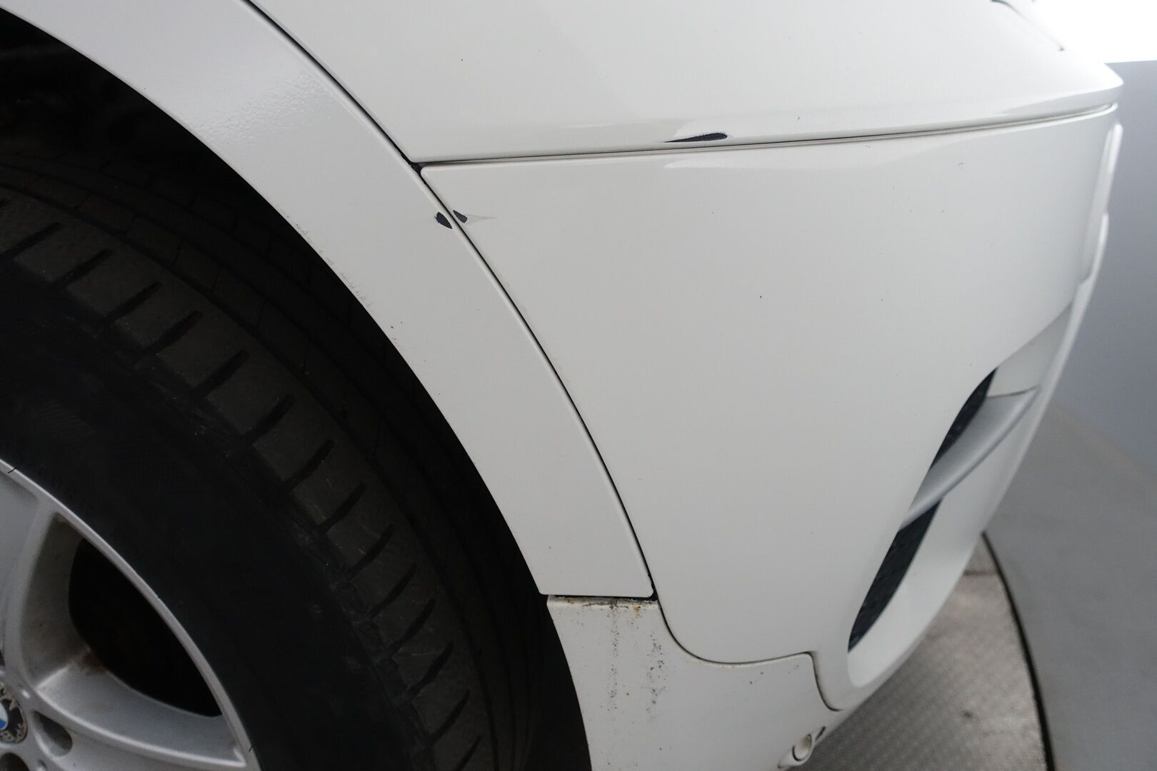 BMW X5 2011 xDrive 30d A E70 SAV - Myydään Huutokaupat.com - – Tämä auto myydään huutokaupat.com -sivuston kautta | Suomi-auto | Lohko+Sisäp. | Vetokoukku | Tutkat | Vakkari | Sähkösäädöt | Sähkökontti | Xenon | 2X Renkaat & Vanteet |