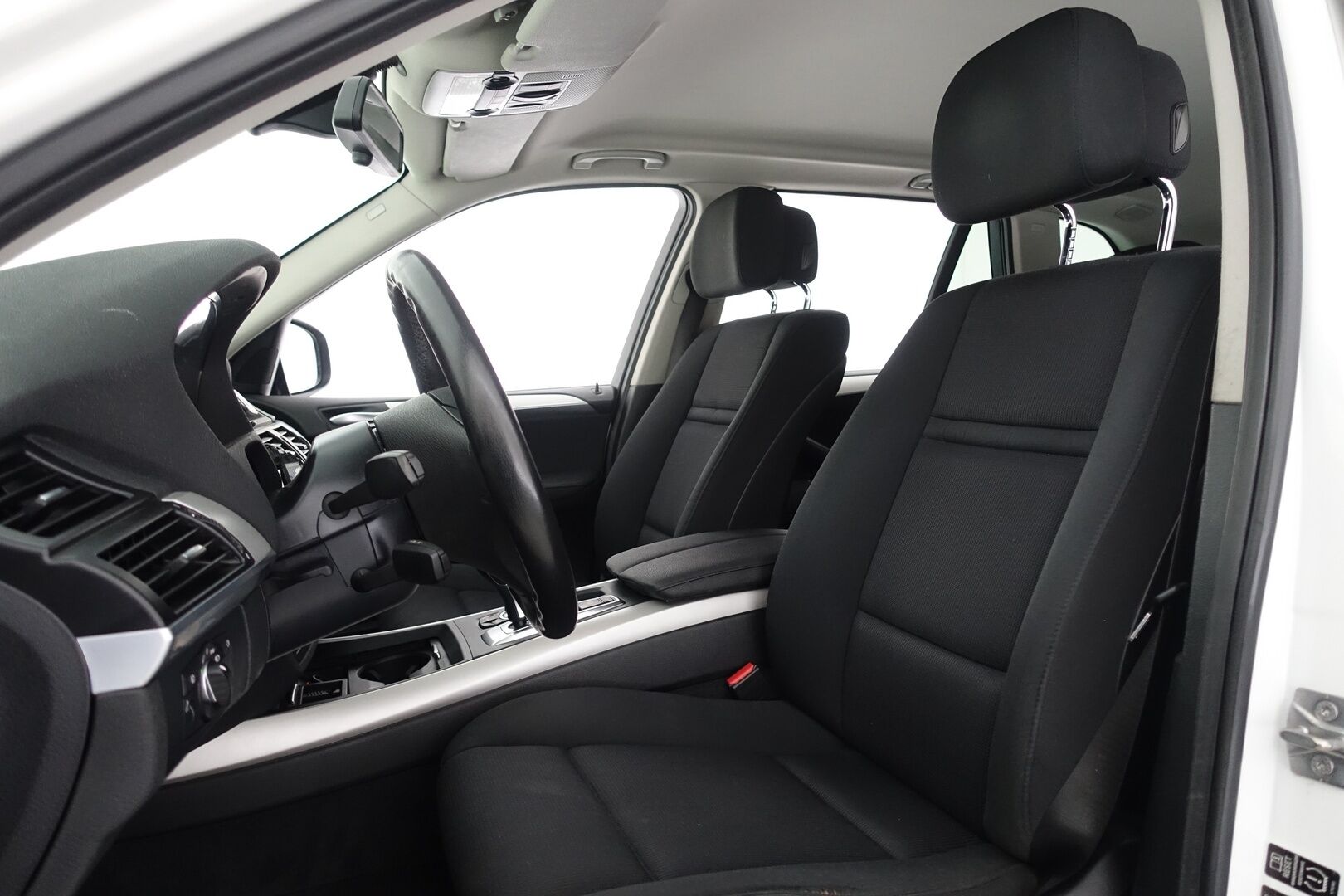 BMW X5 2011 xDrive 30d A E70 SAV - Myydään Huutokaupat.com - – Tämä auto myydään huutokaupat.com -sivuston kautta | Suomi-auto | Lohko+Sisäp. | Vetokoukku | Tutkat | Vakkari | Sähkösäädöt | Sähkökontti | Xenon | 2X Renkaat & Vanteet |