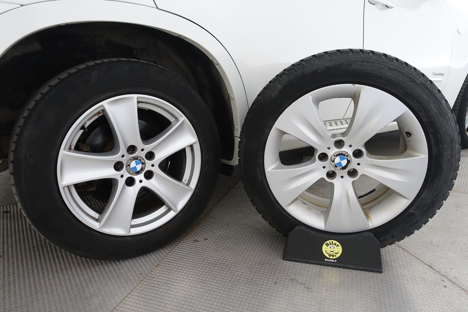 BMW X5 2011 xDrive 30d A E70 SAV - Myydään Huutokaupat.com - – Tämä auto myydään huutokaupat.com -sivuston kautta | Suomi-auto | Lohko+Sisäp. | Vetokoukku | Tutkat | Vakkari | Sähkösäädöt | Sähkökontti | Xenon | 2X Renkaat & Vanteet |