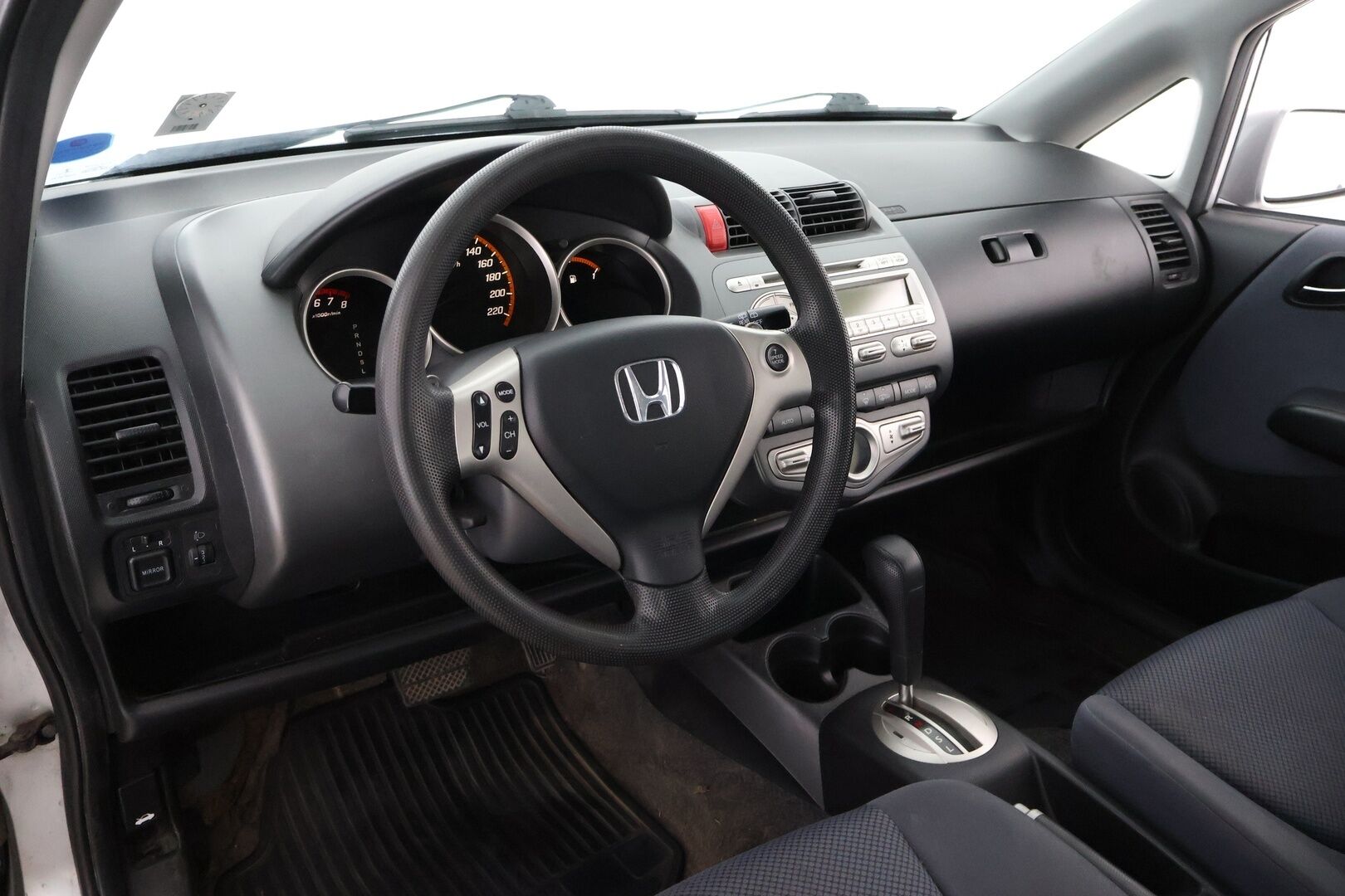 Honda Jazz 2006 1,4 Hatchback - MYYDÄÄN HUUTOKAUPAT.COM!