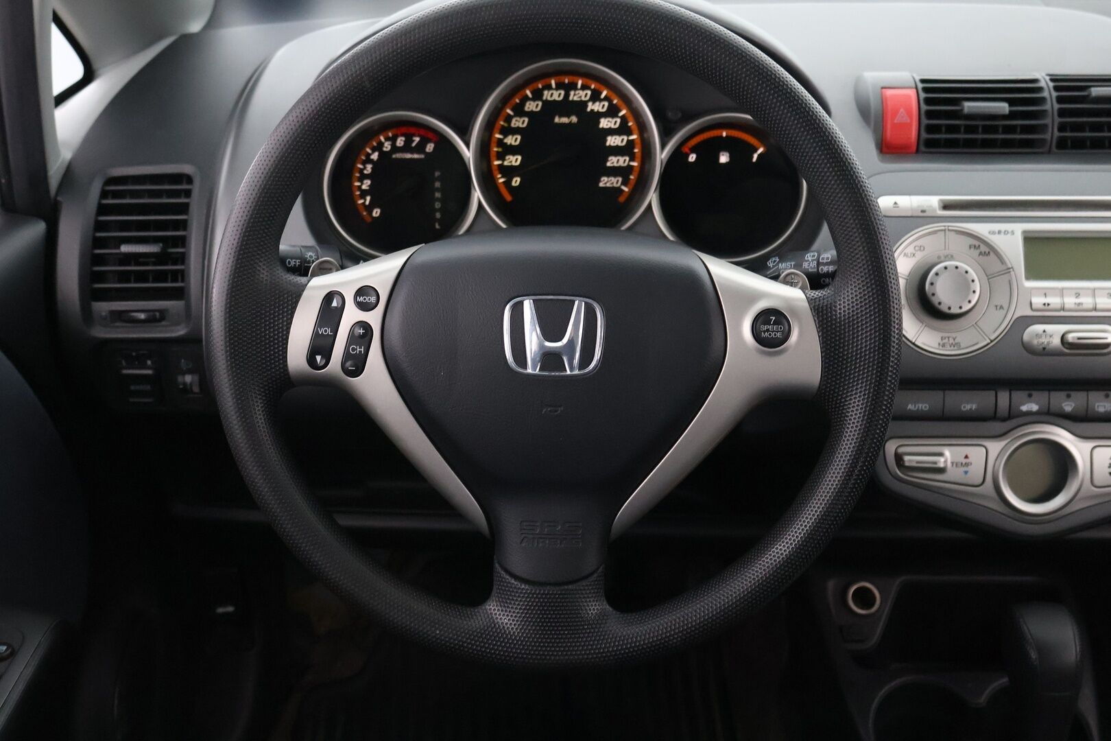 Honda Jazz 2006 1,4 Hatchback - MYYDÄÄN HUUTOKAUPAT.COM!