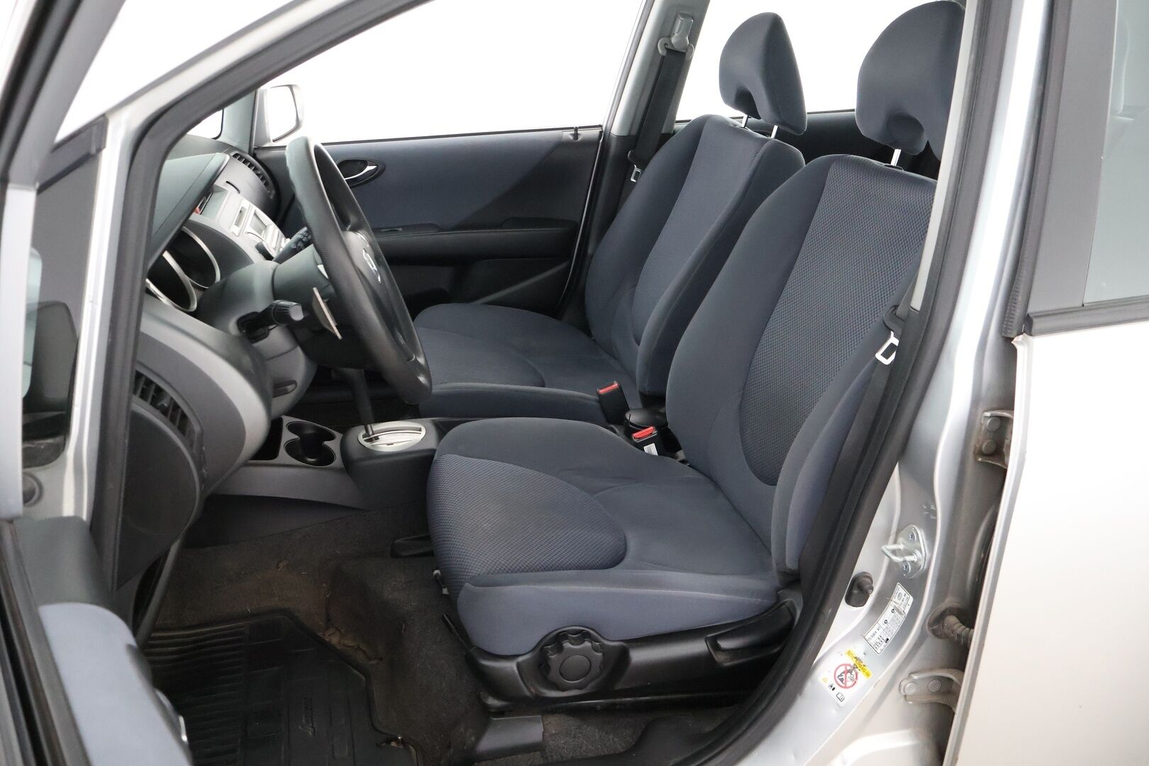 Honda Jazz 2006 1,4 Hatchback - MYYDÄÄN HUUTOKAUPAT.COM!
