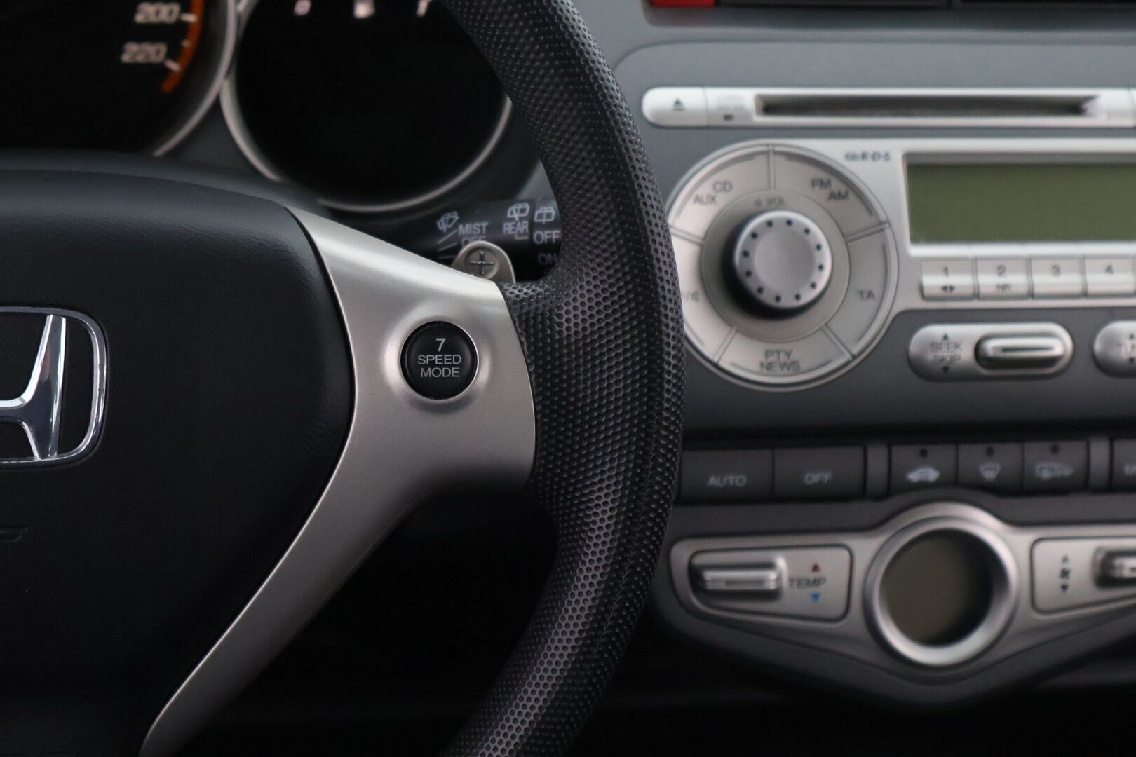 Honda Jazz 2006 1,4 Hatchback - MYYDÄÄN HUUTOKAUPAT.COM!