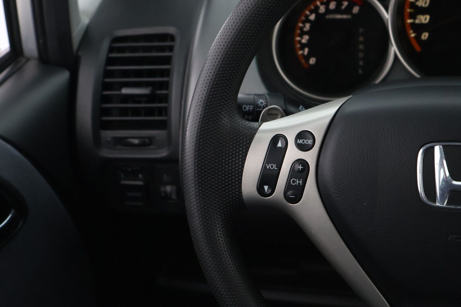 Honda Jazz 2006 1,4 Hatchback - MYYDÄÄN HUUTOKAUPAT.COM!