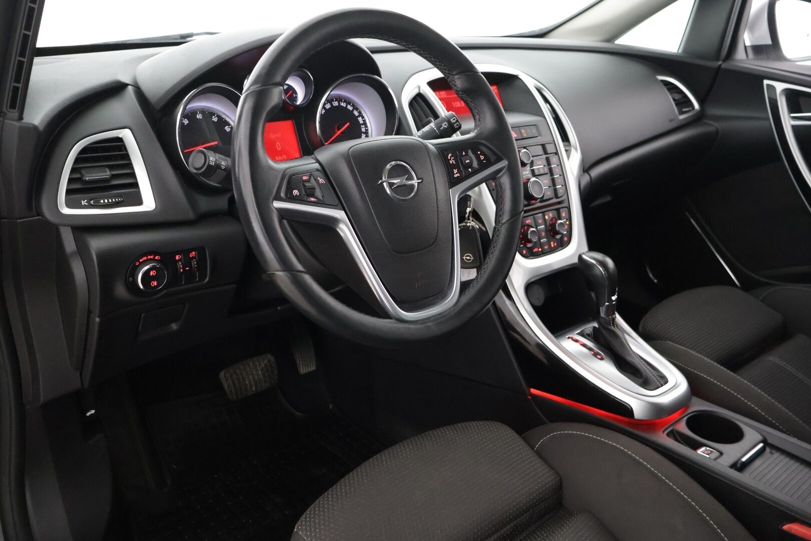 Opel Astra 2011 Sport Tourer Sport 1,6 Turbo * Lohko ja sisä / Vetokoukku / Läm. Ratti / Sport penkit *