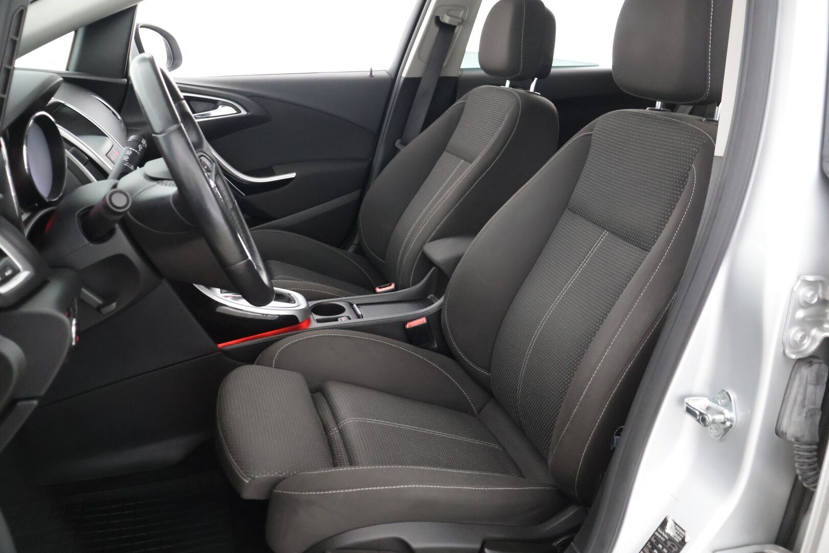 Opel Astra 2011 Sport Tourer Sport 1,6 *MYYDÄÄN HUUTOKAUPAT.COM* - *Kattavasti huollettu / Vetokoukku / 2x Renkaat alumiinivantein*