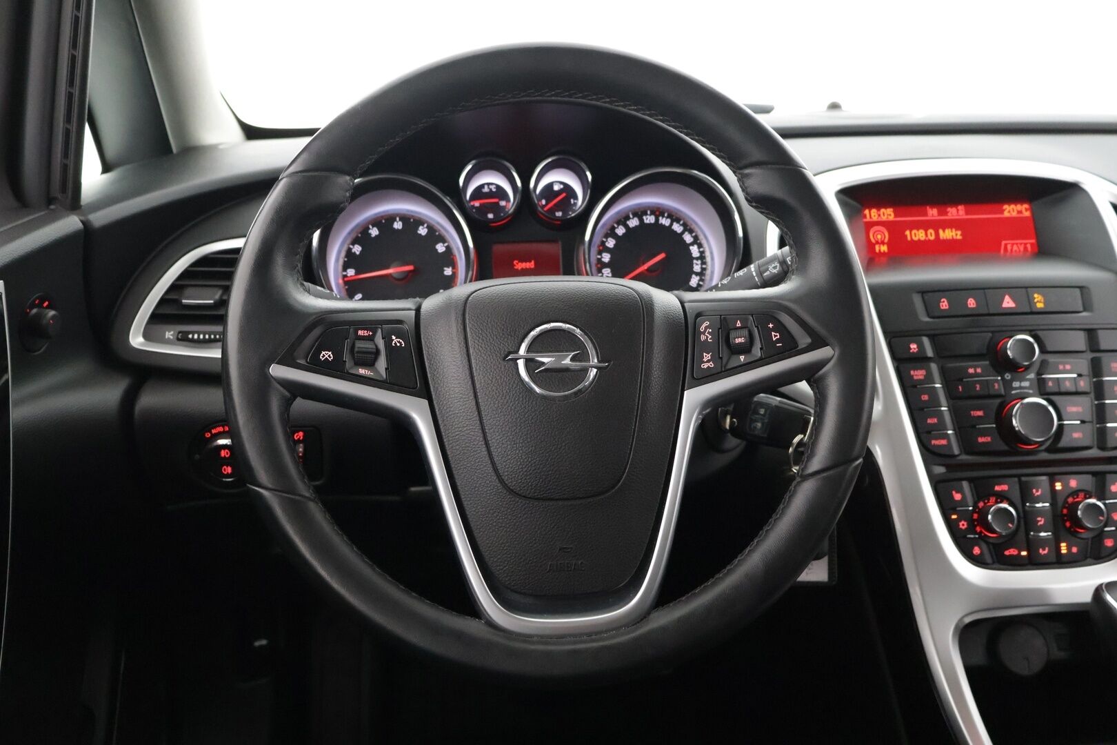 Opel Astra 2011 Sport Tourer Sport 1,6 Turbo * Lohko ja sisä / Vetokoukku / Läm. Ratti / Sport penkit *