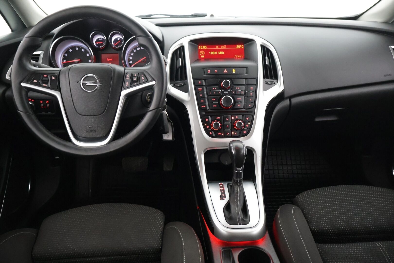 Opel Astra 2011 Sport Tourer Sport 1,6 Turbo * Lohko ja sisä / Vetokoukku / Läm. Ratti / Sport penkit *