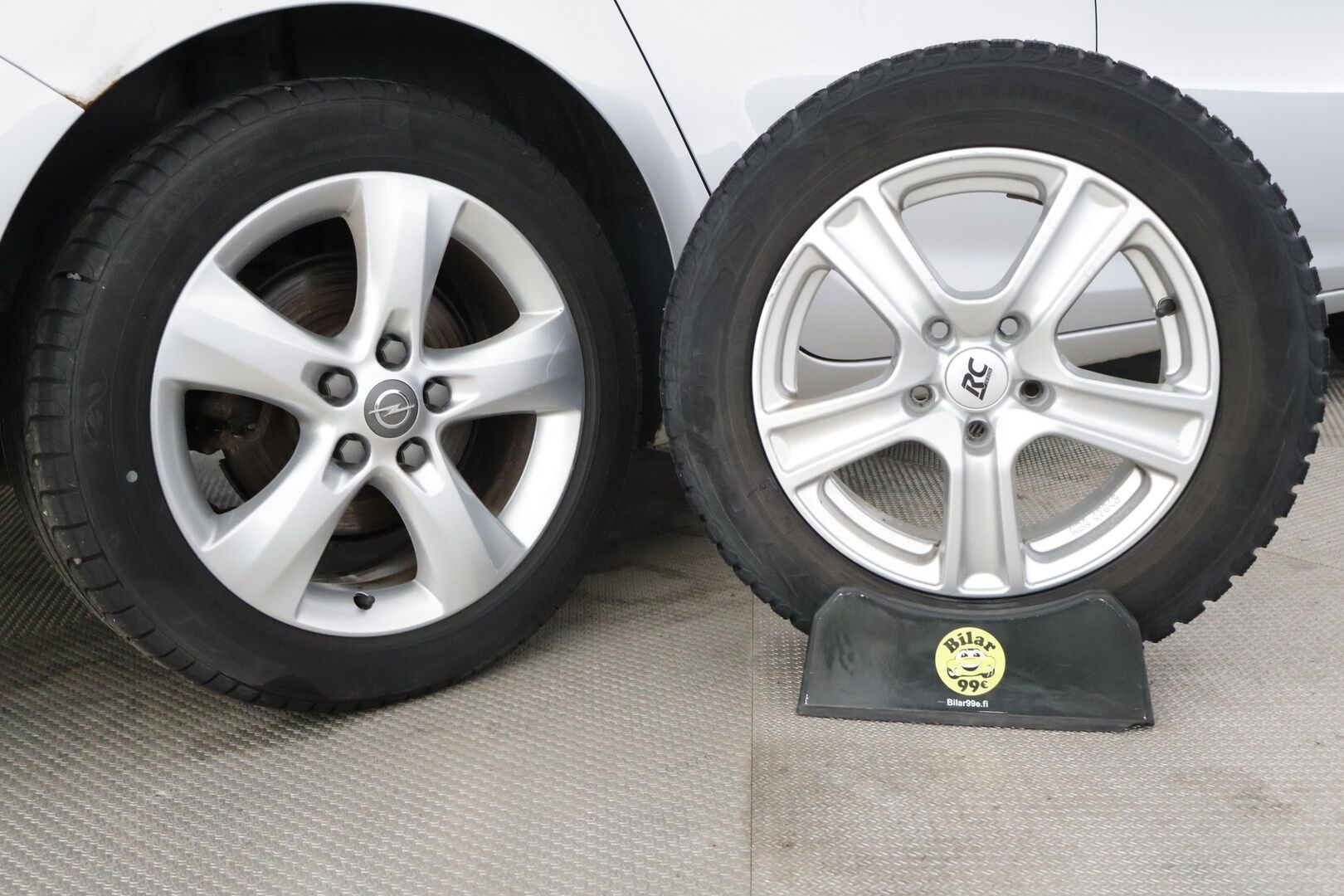 Opel Astra 2011 Sport Tourer Sport 1,6 Turbo * Lohko ja sisä / Vetokoukku / Läm. Ratti / Sport penkit *
