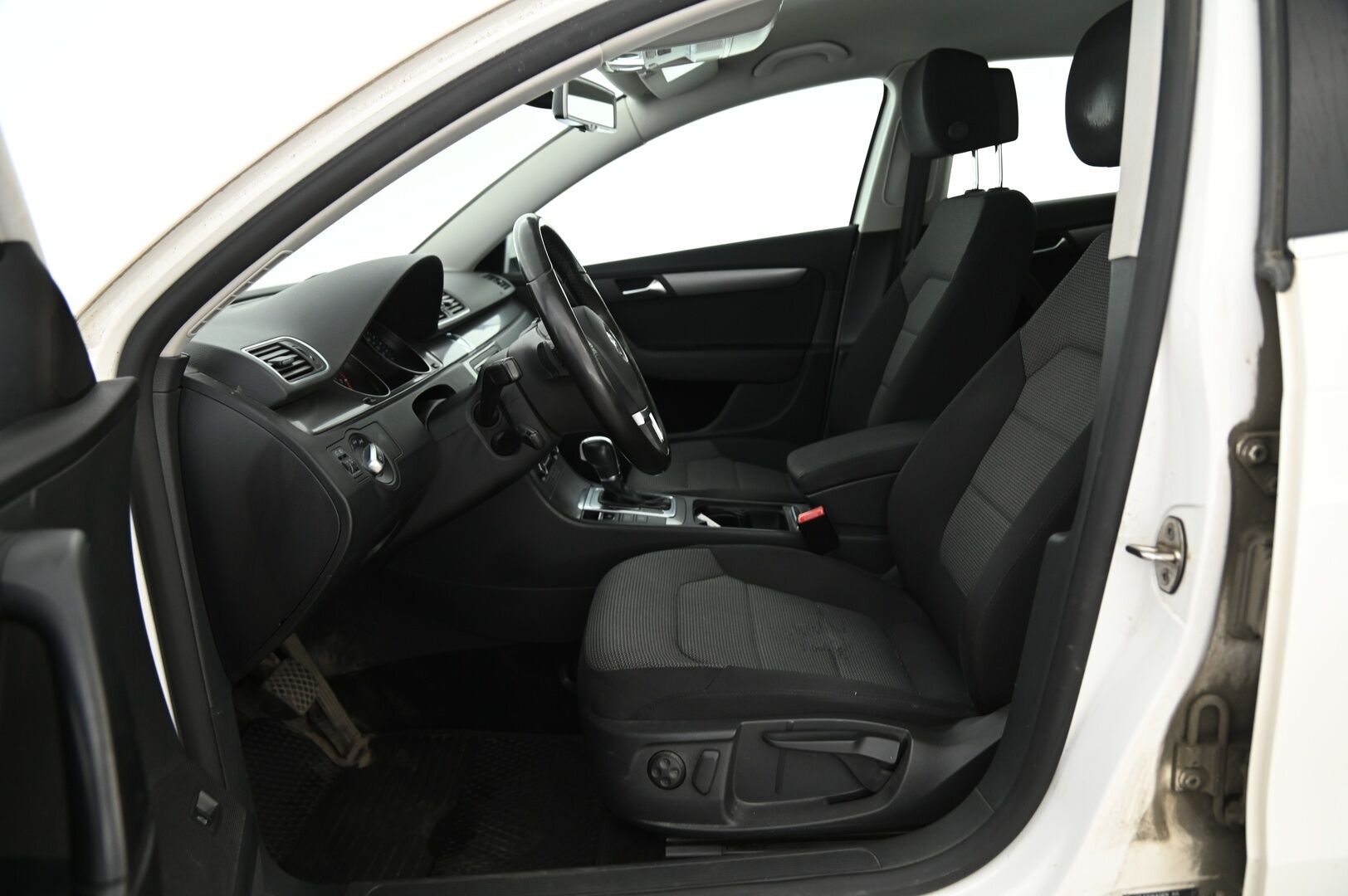Volkswagen Passat 2011 Sedan Comfortline 1,4 TSI 90 kW (122 hv) DSG-automaatti *Myydään huutokauppa.com*