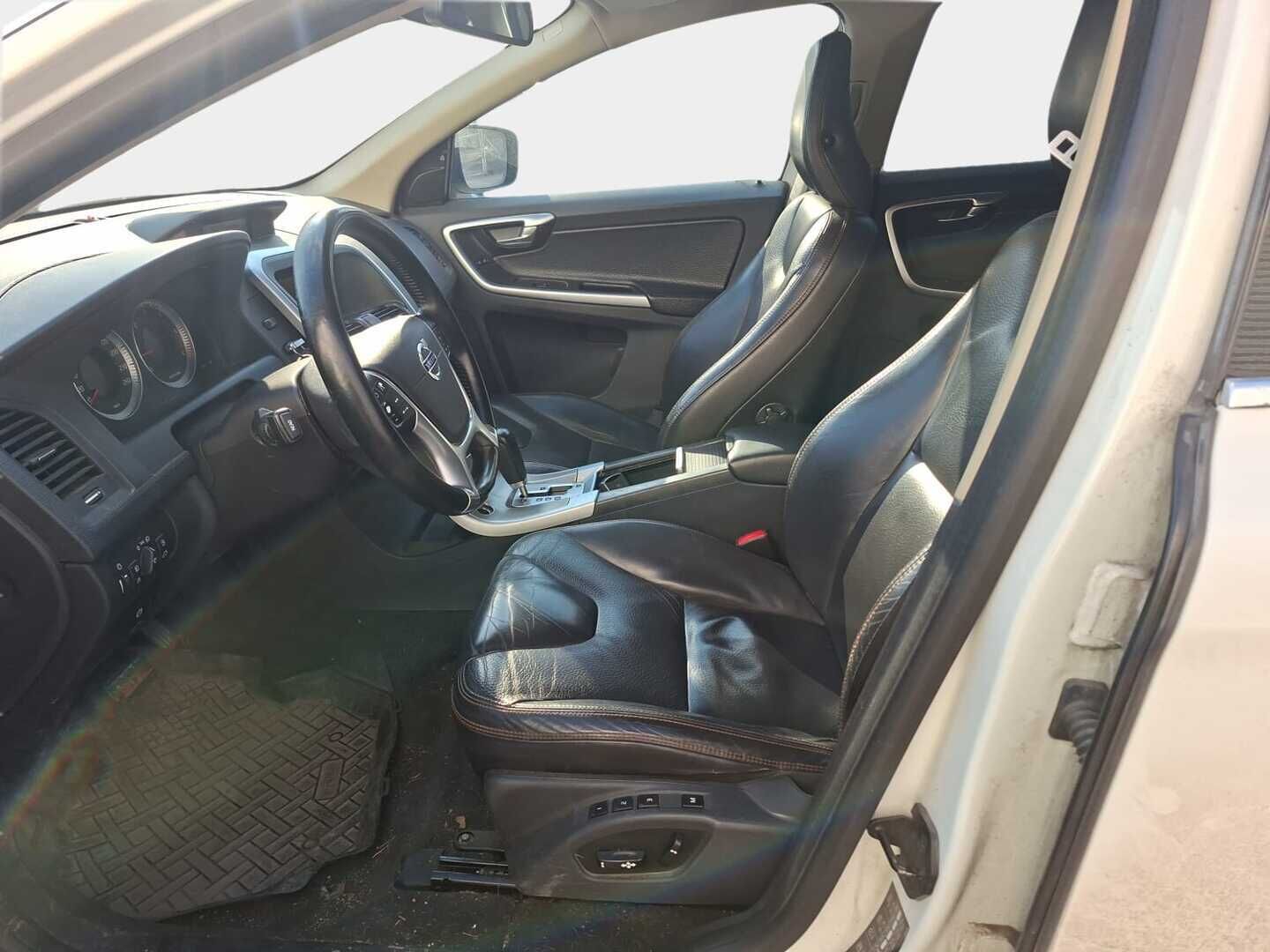 Volvo XC60 2010 D5 AWD Summum Business aut * - YritysOutlet - Myydään vain yrityksille -* - Webasto / ACC / Bliss / Webasto / Navi / Peruutuskamera / Tutkat edessä ja takana