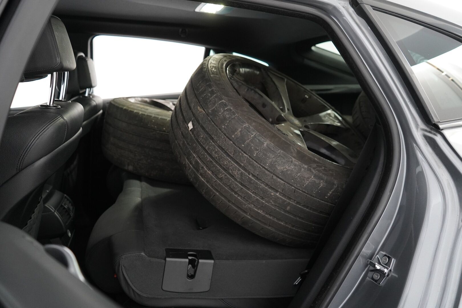 BMW X6 2009 xDrive 35d A E71 Sport - YritysOutlet - Myydään vain yrityksille - Suomi-auto / Hi-Fi äänentoisto / Sporttinahat / Kahdet BMW vanteet / Koukku / Kamera