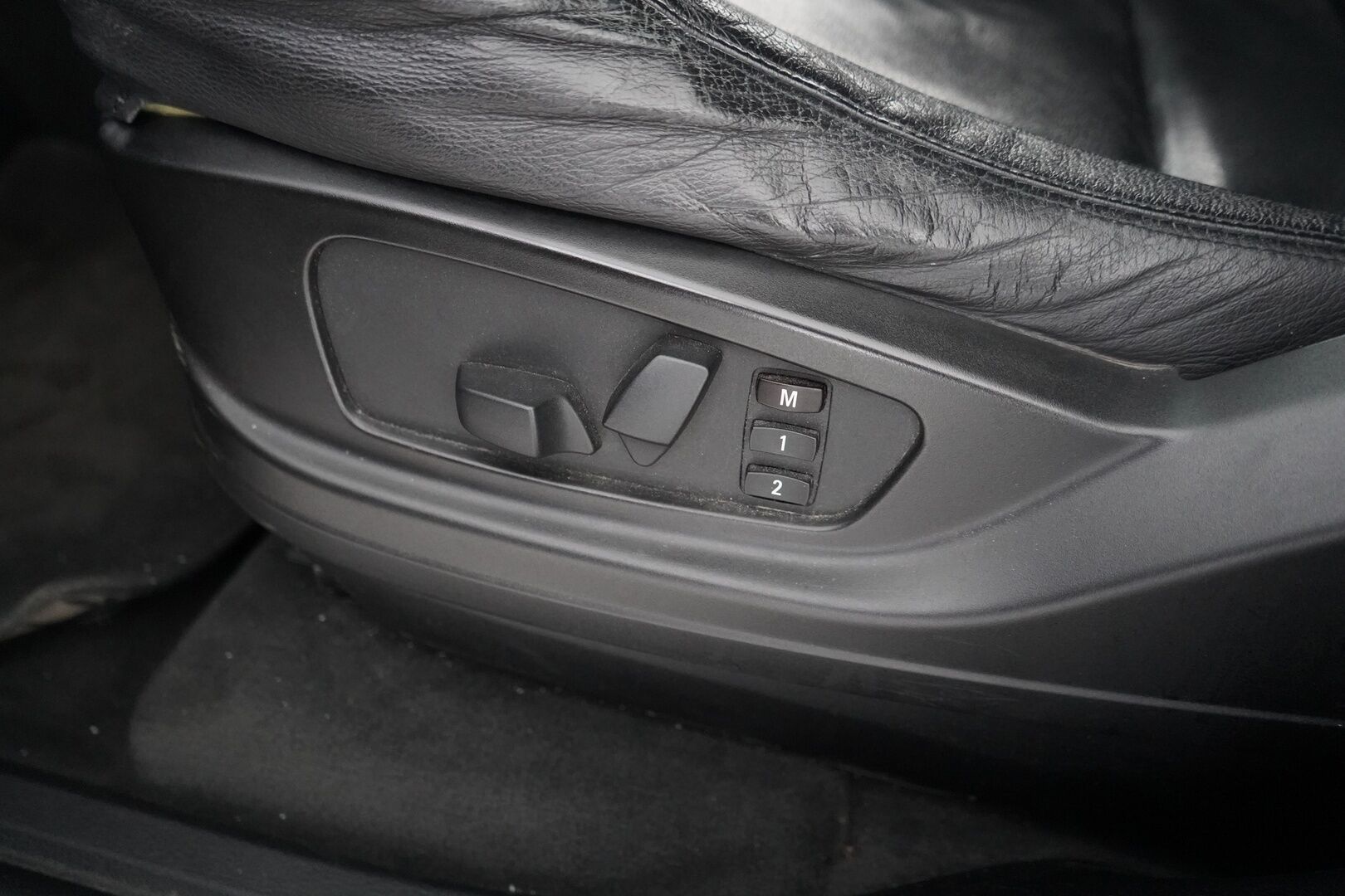 BMW X6 2009 xDrive 35d A E71 Sport - YritysOutlet - Myydään vain yrityksille - Suomi-auto / Hi-Fi äänentoisto / Sporttinahat / Kahdet BMW vanteet / Koukku / Kamera