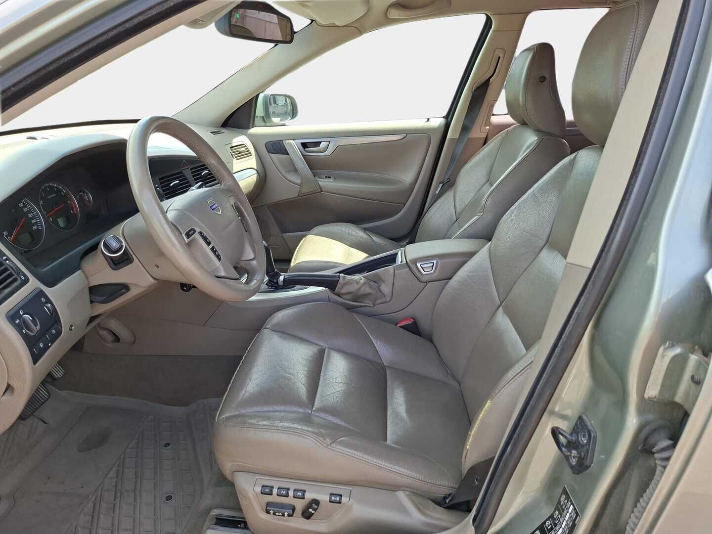 Volvo V70 2006 5D V70 STW 2.5T AUTOMATIC-SW5957-4X4/276 - Webasto | Vetokoukku | Muistipenkki | Tulossa myyntiin! 