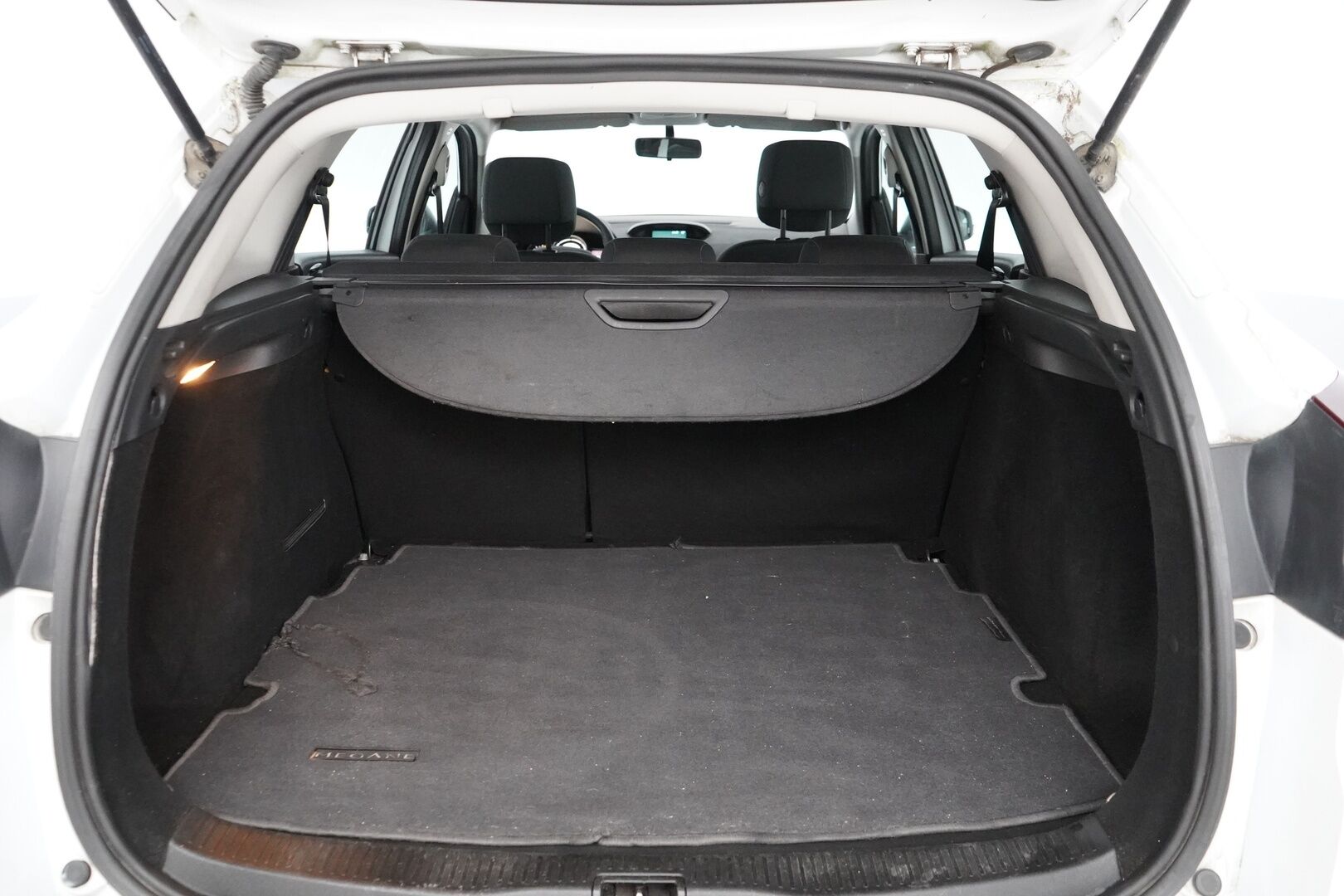 Renault Megane 2012 Sport Tourer 1,6 16V 110hv 6MT Trend * Vakkari / Tutka / Penkinlämmittimet /  Lohko / Ilmastointi * - 1.Om Suomi-auto / Merkkihuollettu / Myydään juuri katsastettuna!