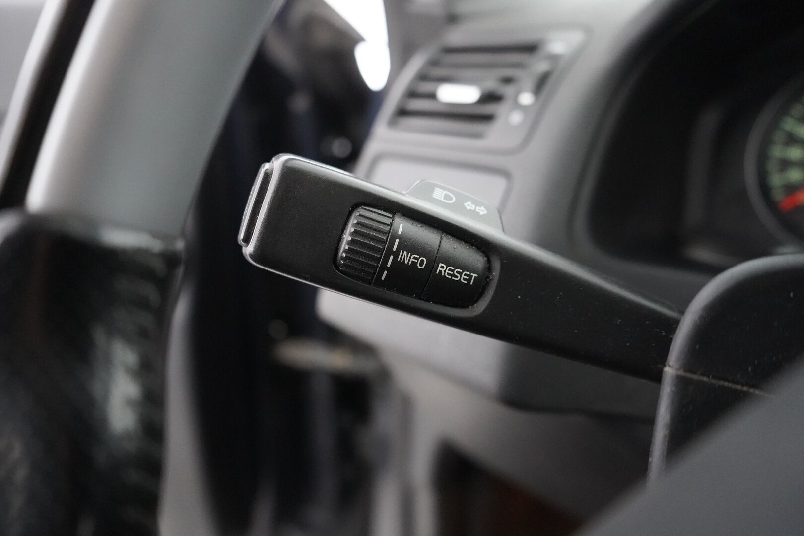Volvo V50 2012 D3 Classic - Myydään huutokaupat.com sivustolla!