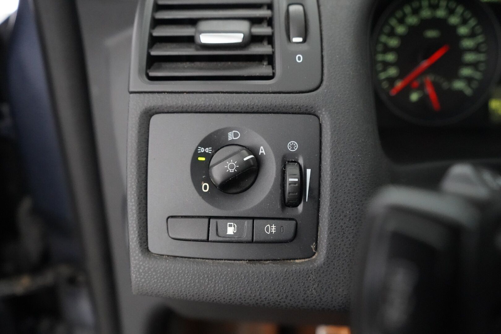 Volvo V50 2012 D3 Classic - Myydään huutokaupat.com sivustolla!