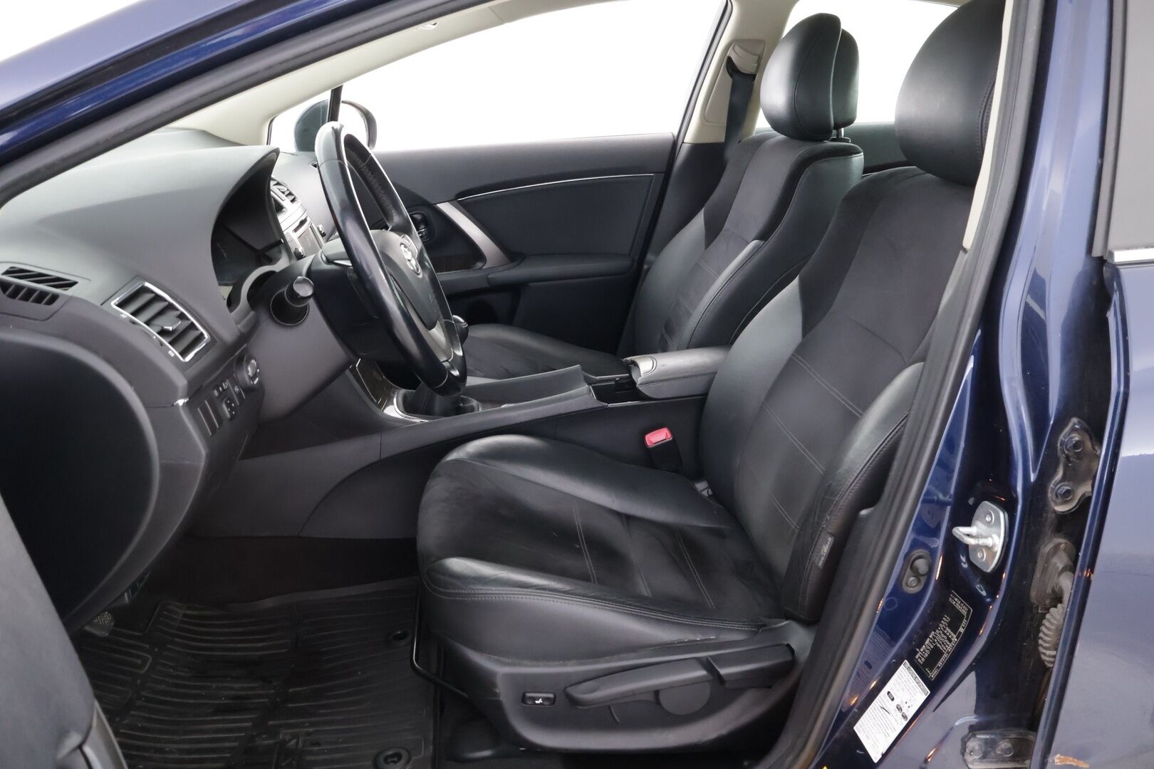 Toyota Avensis 2012 2,0 D-4D DPF Linea Sol Plus 4ov - MYYDÄÄN HUUTOKAUPAT.COM!