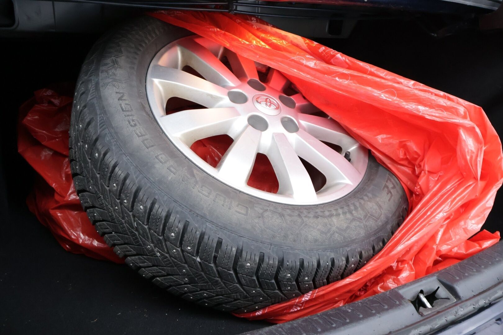 Toyota Avensis 2012 2,0 D-4D DPF Linea Sol Plus 4ov - MYYDÄÄN HUUTOKAUPAT.COM!