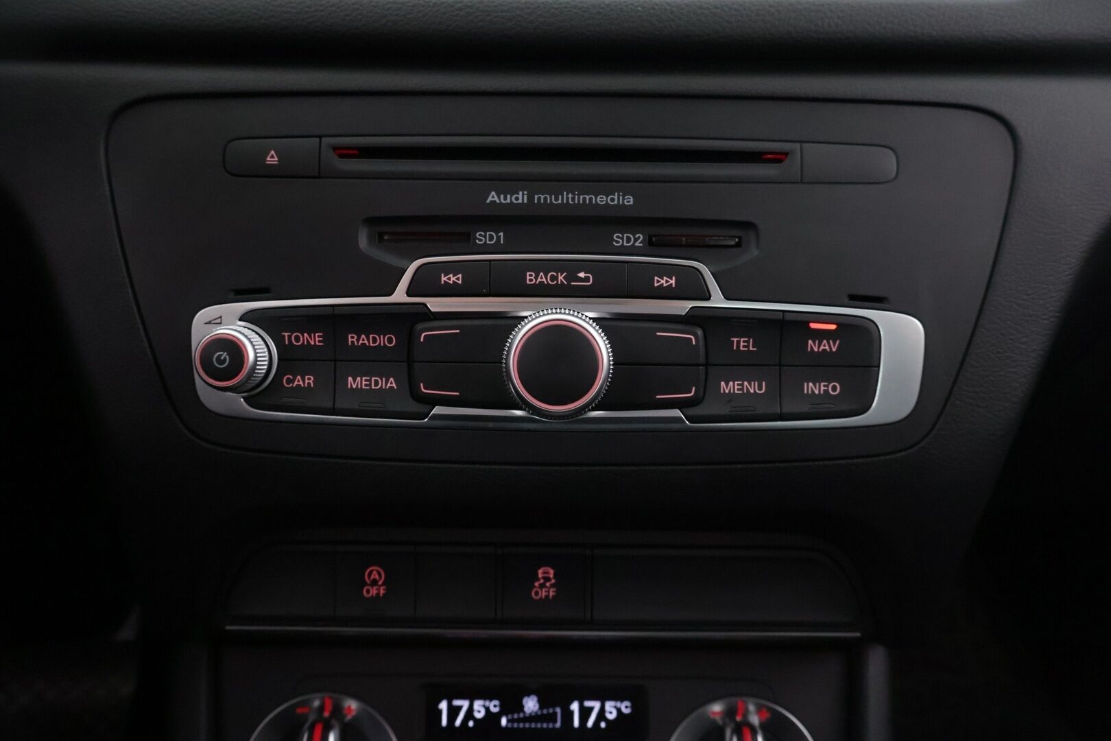Audi Q3 2012 2,0 TDI quattro S tronic 130 kW Start-Stop Business - ** Lohko / Keyless / Koukku / Navi **