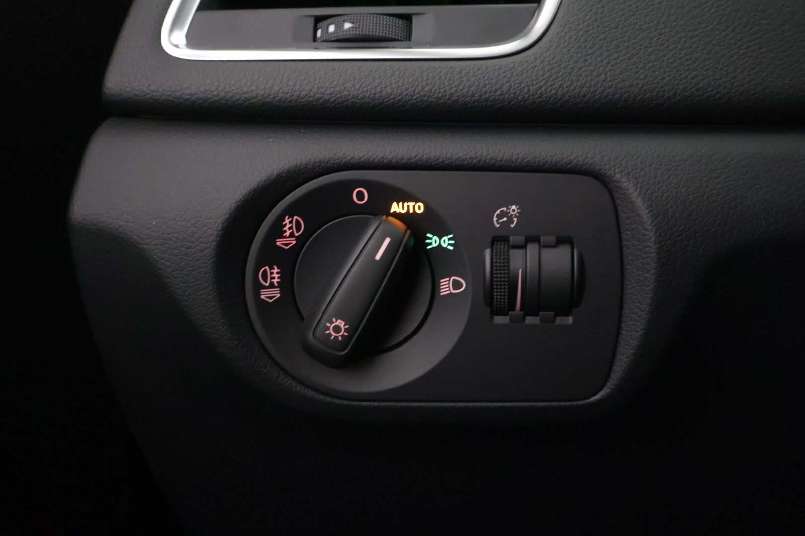 Audi Q3 2012 2,0 TDI quattro S tronic 130 kW Start-Stop Business - ** Lohko / Keyless / Koukku / Navi **