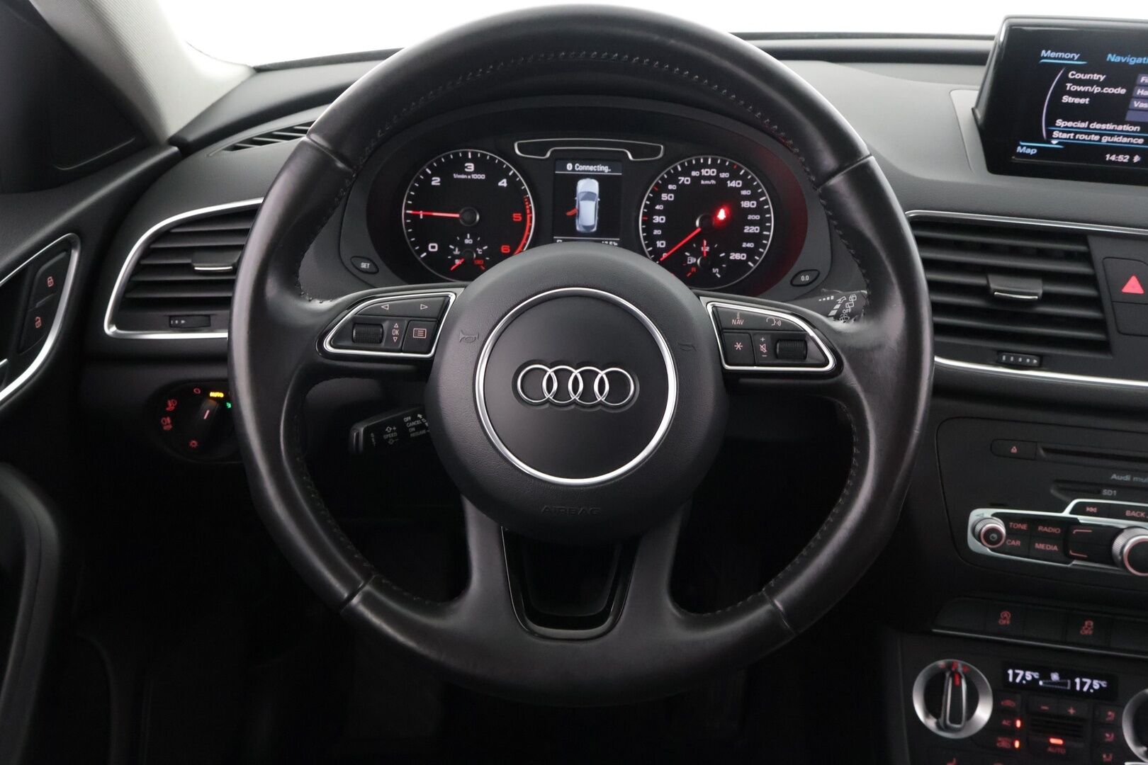 Audi Q3 2012 2,0 TDI quattro S tronic 130 kW Start-Stop Business - ** Lohko / Keyless / Koukku / Navi **