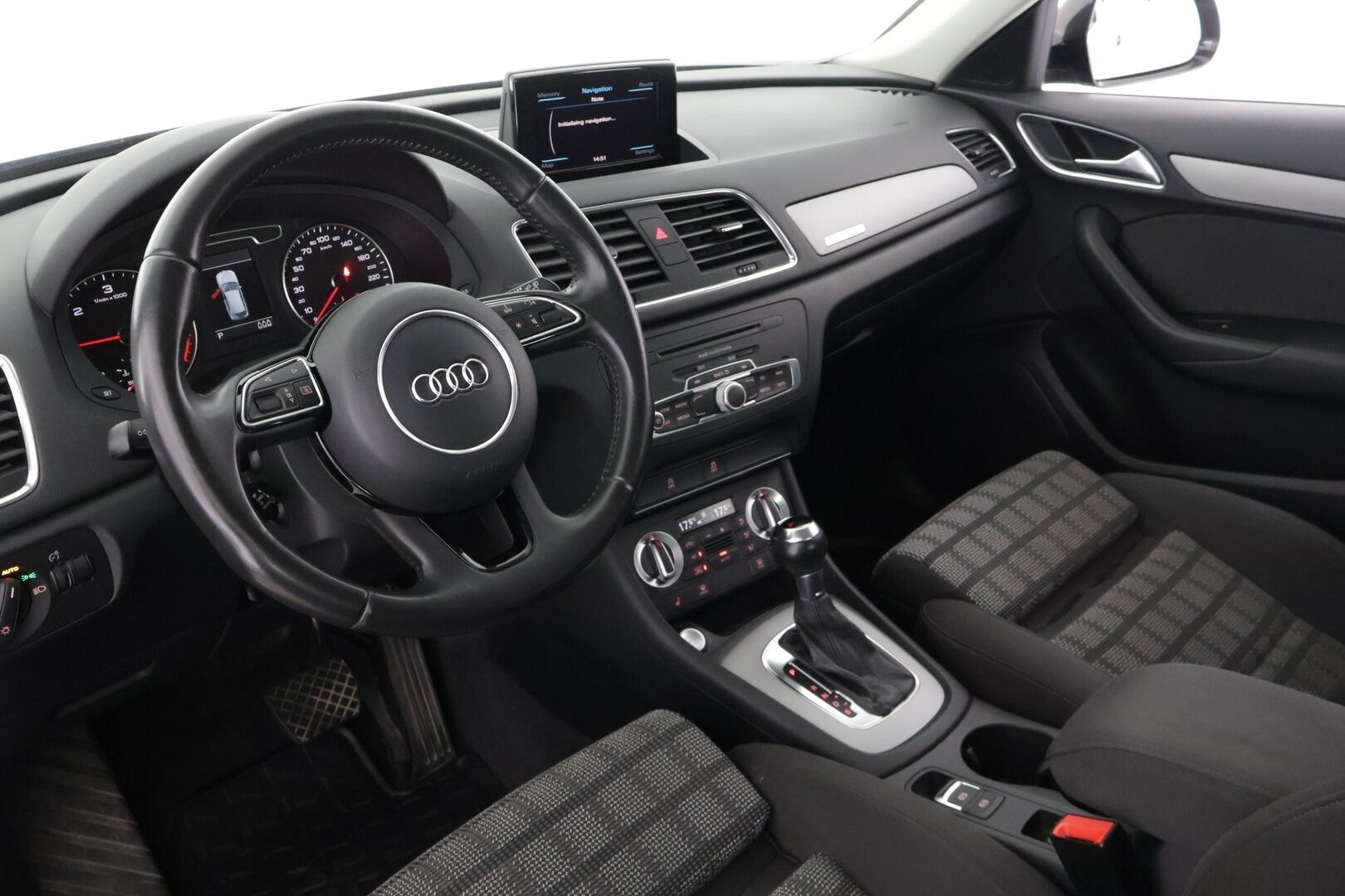 Audi Q3 2012 2,0 TDI quattro S tronic 130 kW Start-Stop Business - ** Lohko / Keyless / Koukku / Navi **
