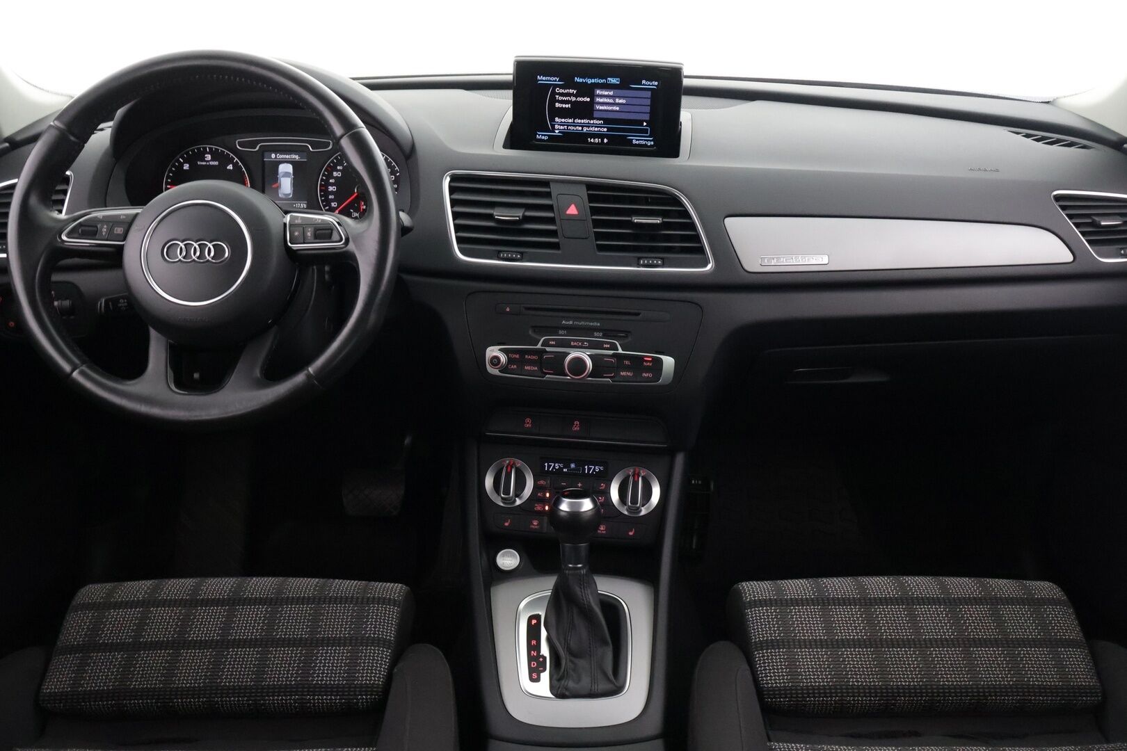 Audi Q3 2012 2,0 TDI quattro S tronic 130 kW Start-Stop Business - ** Lohko / Keyless / Koukku / Navi **