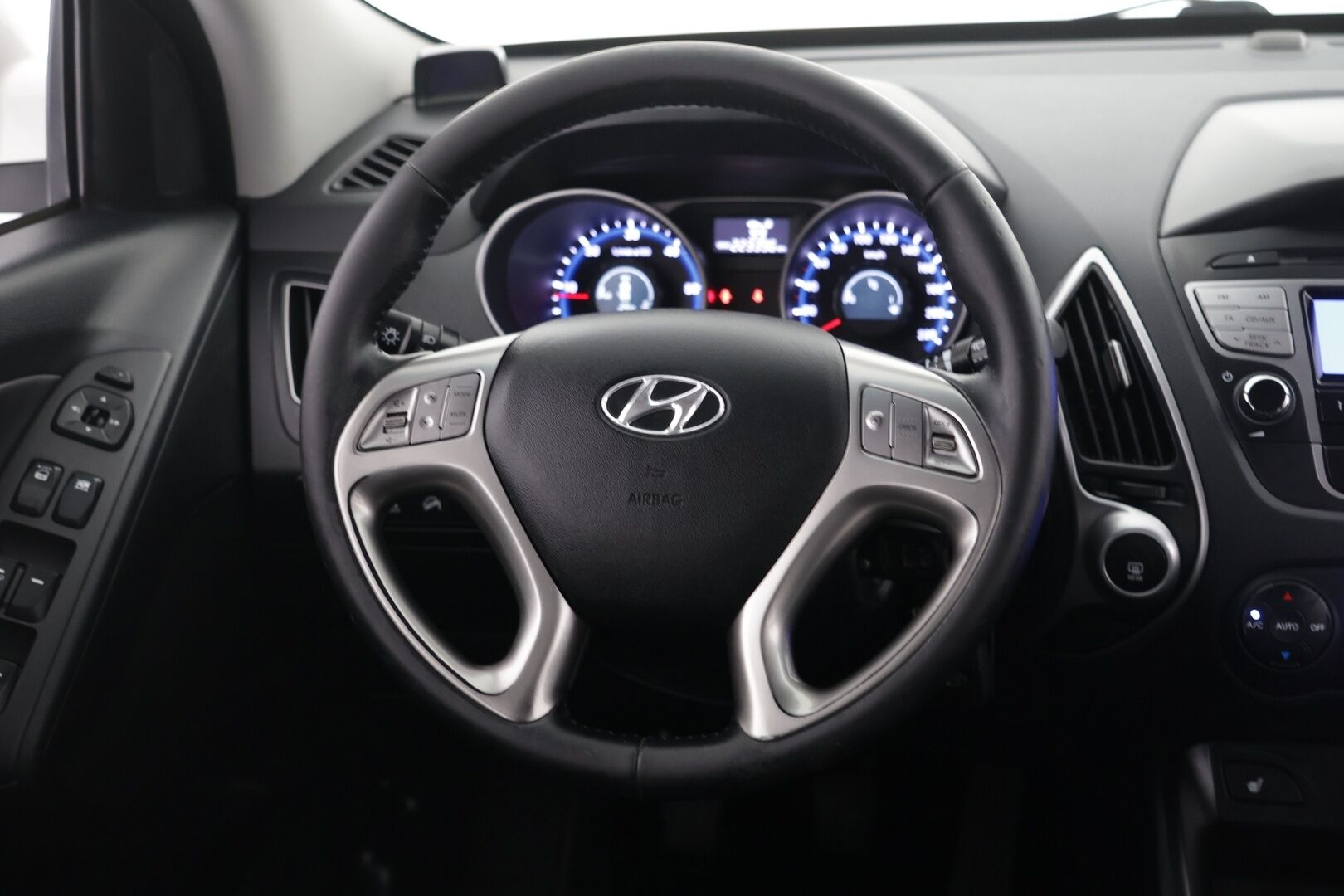 Hyundai ix35 2012 4wd 2,0 CRDi-R 100kW 6MT Style - Lohkolämmitin / Suomi-auto / Vakkari / 2x Renkaat vanteilla!