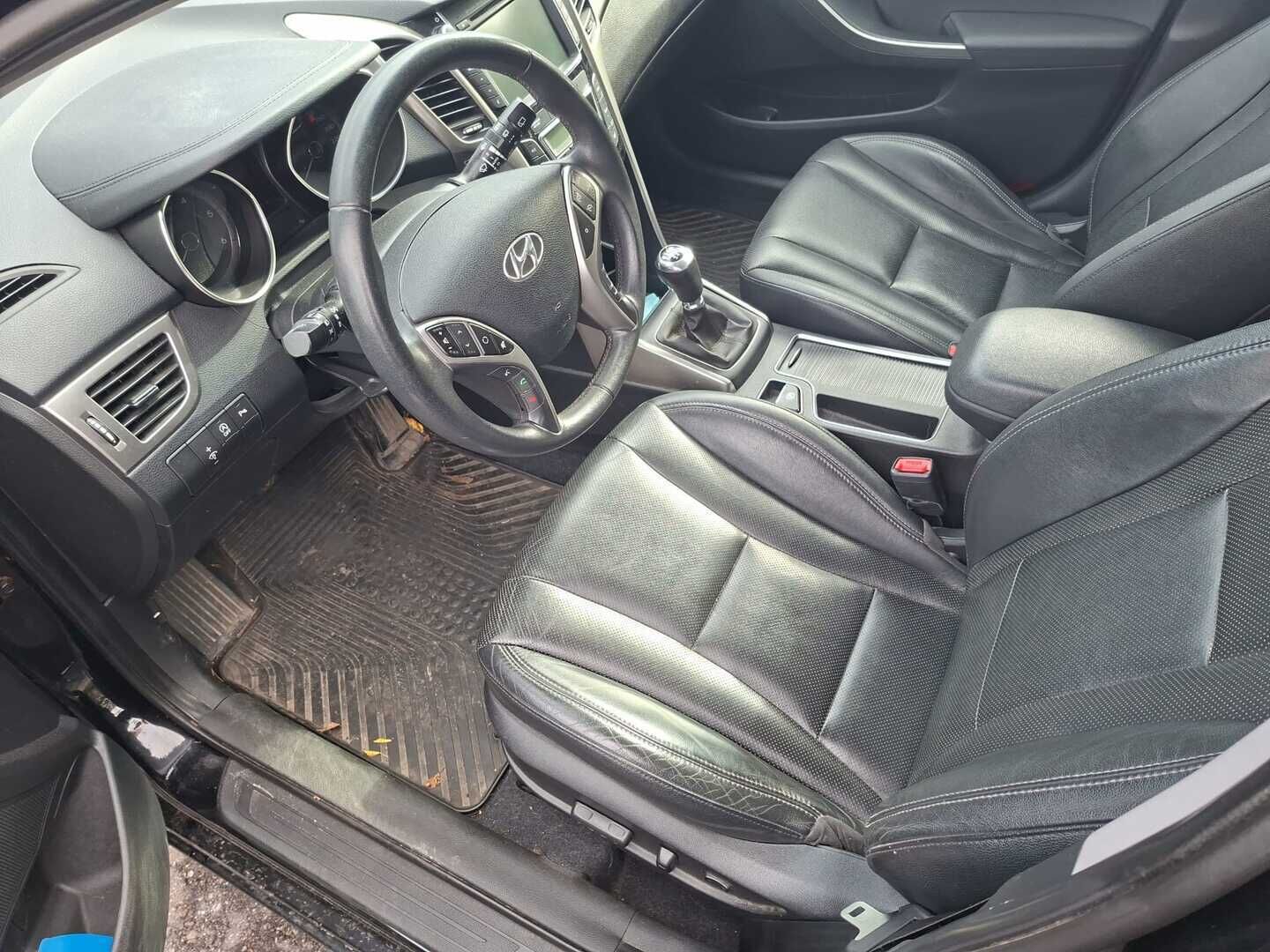 Hyundai i30 Wagon 2012 1,6 CRDi 94kW 6MT ISG Style - | YritysOutlet - Myydään vain yrityksille | Vakionopeudensäädin | Webasto | KeylessGo | Pysäköintitutkat | Nahkasisusta | Sähkösäätöinen kuljettajan penkki | 
