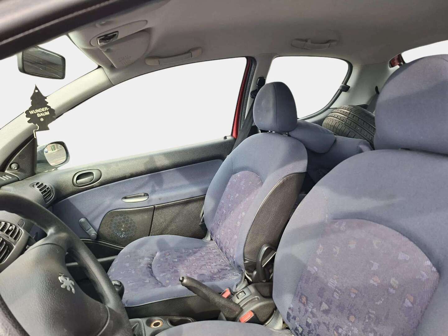 Peugeot 206 2000 2D HATCHBACK 206 1.3I - | Myydään vain yrityksille! | Suomi-auto | Huoltokirja | Pioneerin mankka ja CD-soitin | Uudet talvirenkaat nastoilla + muut renkaat! | 
