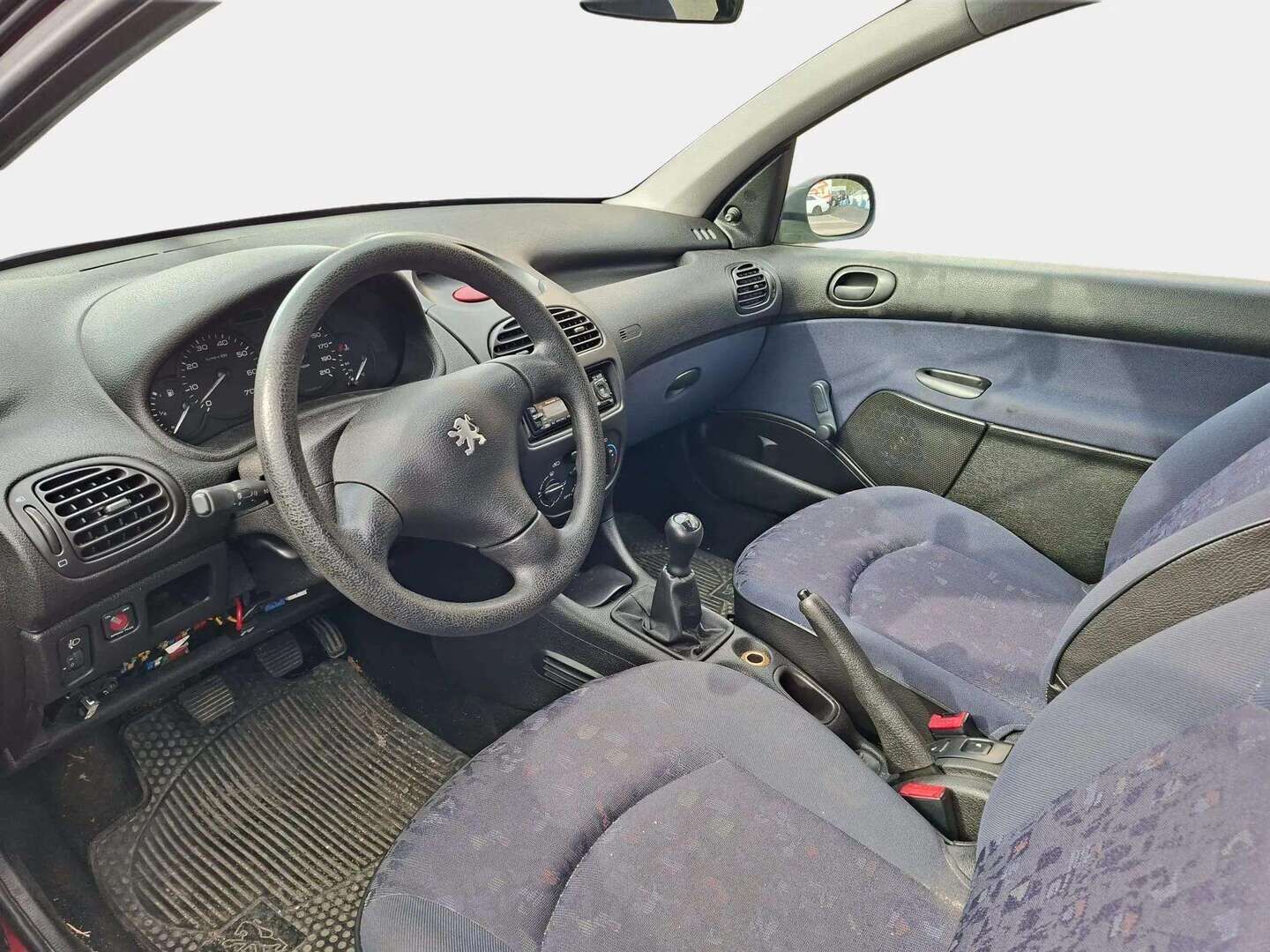 Peugeot 206 2000 2D HATCHBACK 206 1.3I - | Myydään vain yrityksille! | Suomi-auto | Huoltokirja | Pioneerin mankka ja CD-soitin | Uudet talvirenkaat nastoilla + muut renkaat! | 