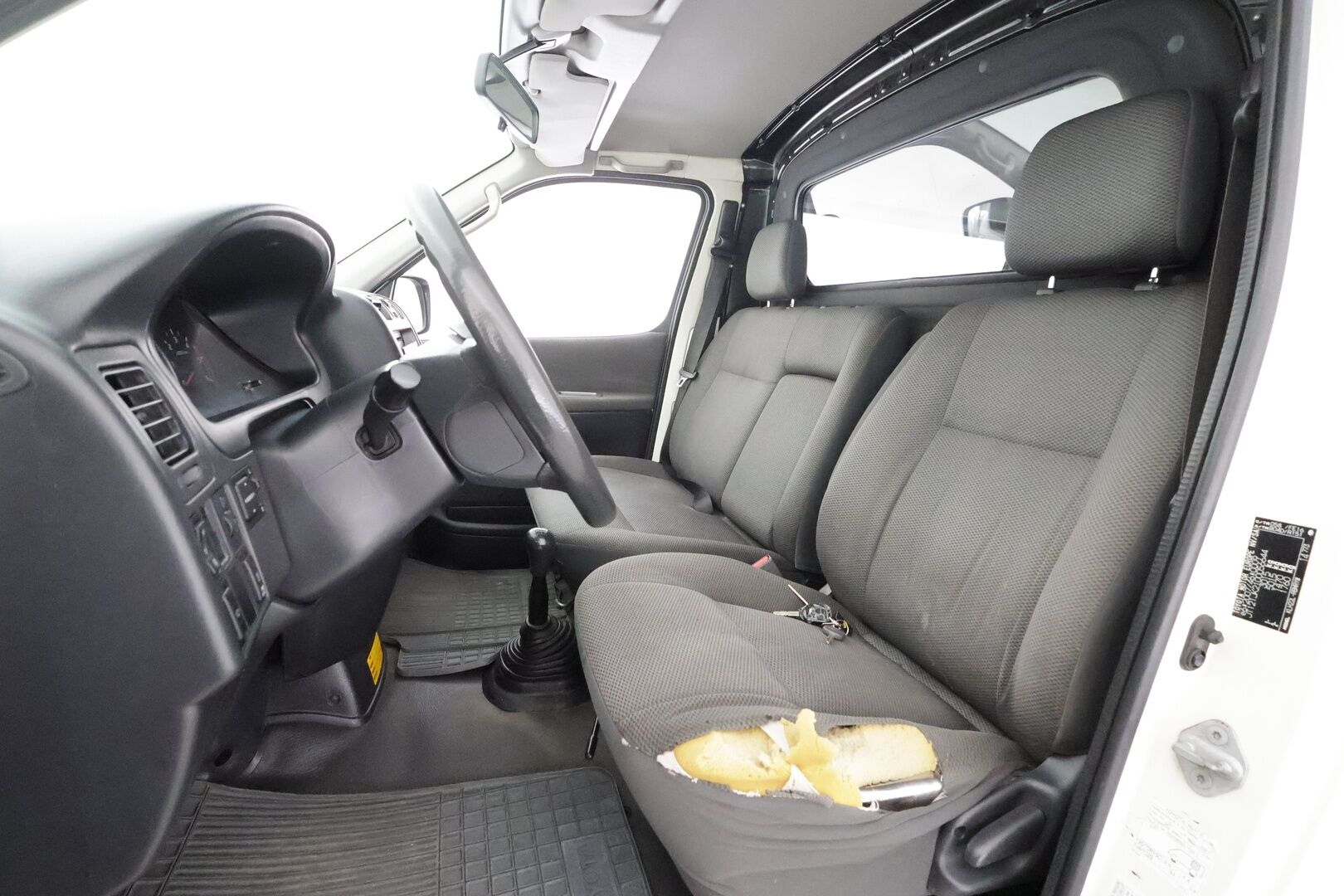 Toyota Hiace 2012 2,5 D-4D 95 4ov pitkä - Vetokoukku | Lohkolämmitin | Facelift | Ilmastointi | CD&AUX | Sähköpeilit | Penkinlämmittimet | 1-om Suomi-auto | Kahdet renkaat | 
