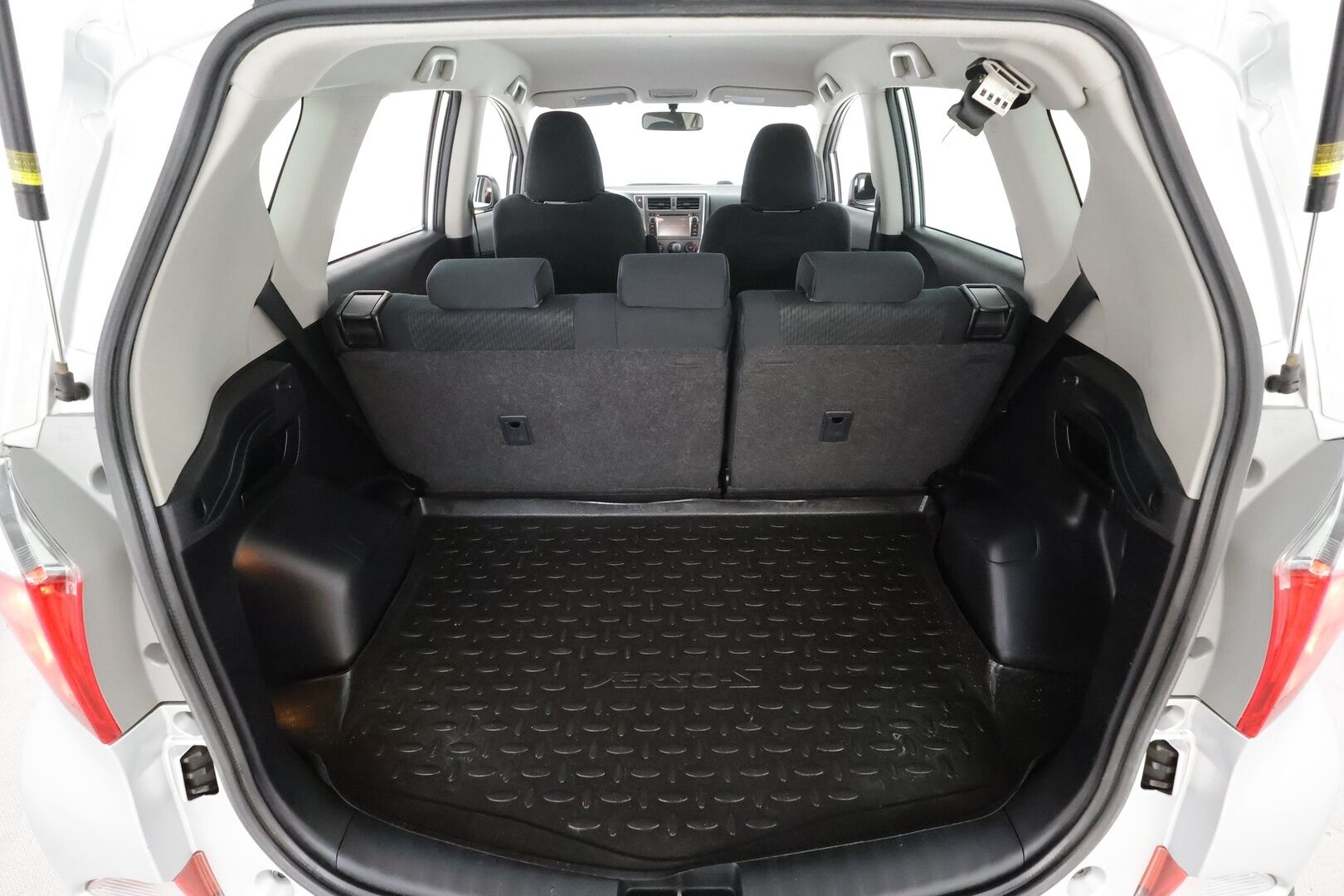 Toyota Verso-S 2012 1,33 Dual VVT-i Stop & Start Linea Sol Multidrive S * P.Kamera / Lohkolämmitin / LED-lisävalo / Rattivaihteet * - Ilmastointi / Penkinlämmittimet / Suomi-auto / Kahdet renkaat - HULLUT AVAJAISHULINAT KORKOTARJOUS 3,29 %