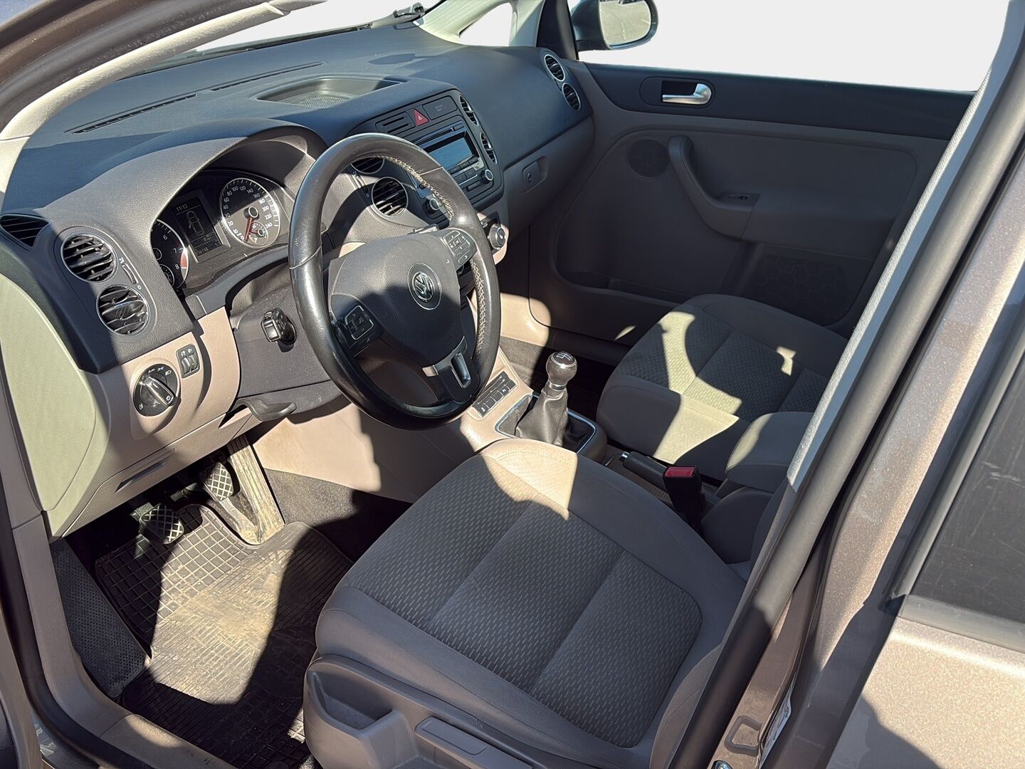 Volkswagen Golf Plus 2012 Comfortline 1,4 TSI 90 kW (122 hv) - P-Tutkat | Penkinlämmittimet | Lohko ja sisäpuhallin | Jakoketju vaihdettu | Juuri Huollettu