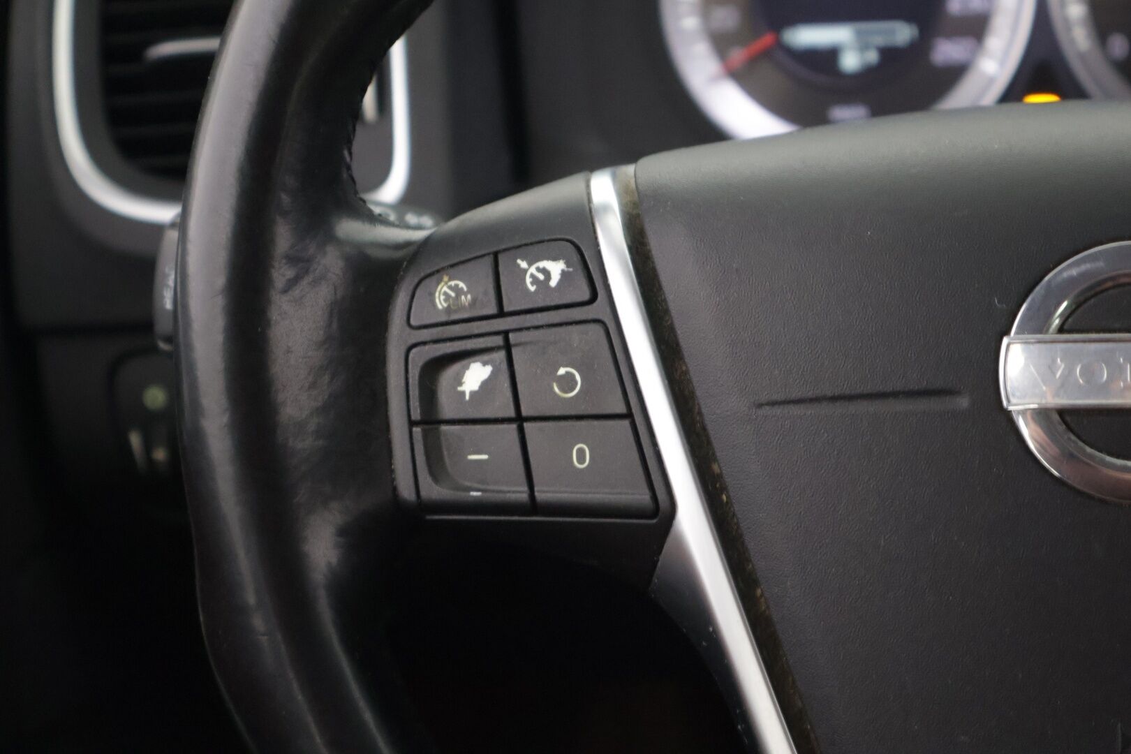Volvo S60 2012 D5 AWD Summum aut **YritysOutlet - Myydään vain yrityksille* Kuljettajan istuin muistilla / Vakkari* - *Toiselta omistajalta / Hyvin huollettu / Komea väri* 