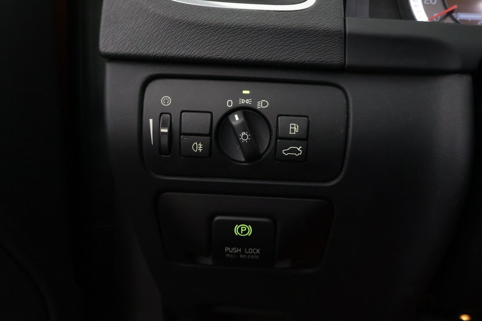 Volvo S60 2012 D5 AWD Summum aut **YritysOutlet - Myydään vain yrityksille* Kuljettajan istuin muistilla / Vakkari* - *Toiselta omistajalta / Hyvin huollettu / Komea väri* 
