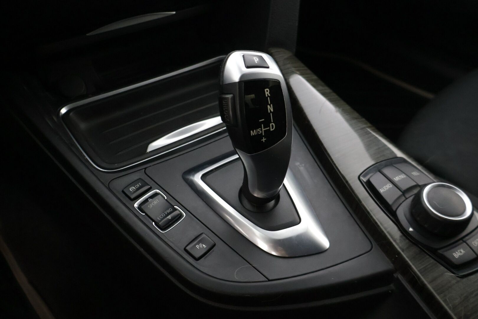 BMW 318 2012 F30 Sedan Business Luxury * YritysOutlet - Myydään vain yrityksille * - * Tämä auto myydään YritysOutlet -valikoimasta vain yrityksille *