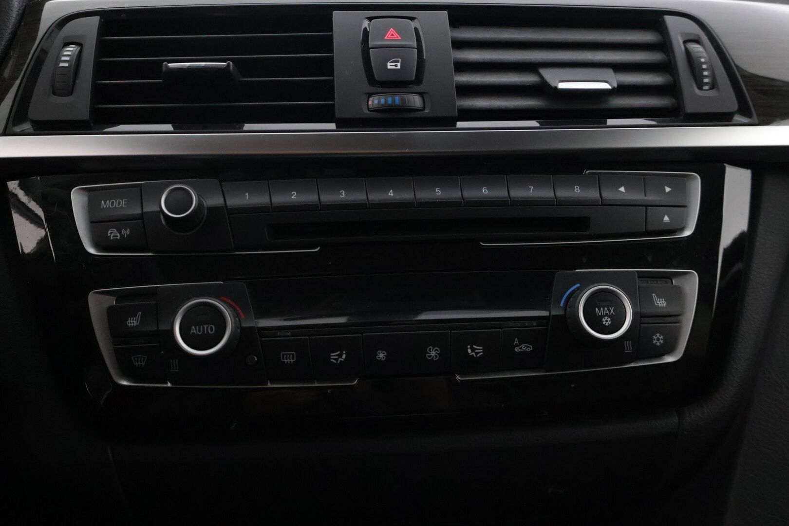 BMW 318 2012 F30 Sedan Business Luxury * YritysOutlet - Myydään vain yrityksille * - * Tämä auto myydään YritysOutlet -valikoimasta vain yrityksille *