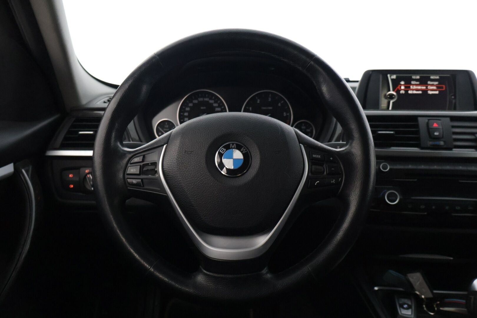 BMW 318 2012 F30 Sedan Business Luxury * YritysOutlet - Myydään vain yrityksille * - * Tämä auto myydään YritysOutlet -valikoimasta vain yrityksille *