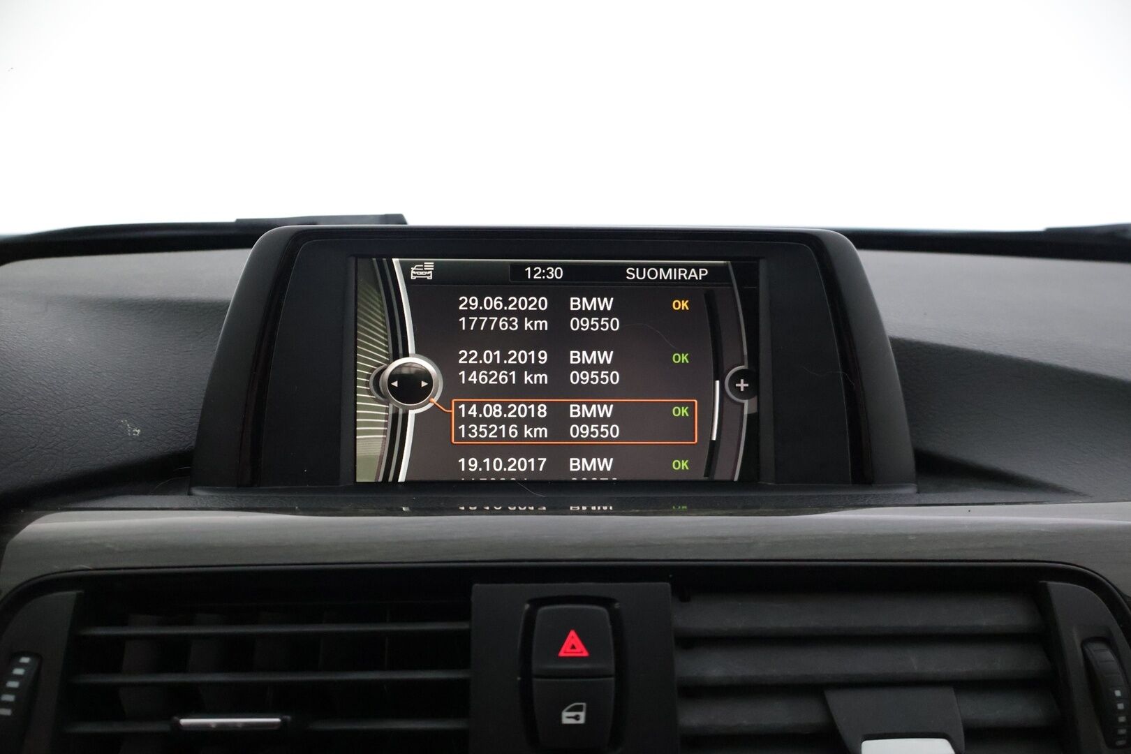 BMW 318 2012 F30 Sedan Business Luxury * YritysOutlet - Myydään vain yrityksille * - * Tämä auto myydään YritysOutlet -valikoimasta vain yrityksille *