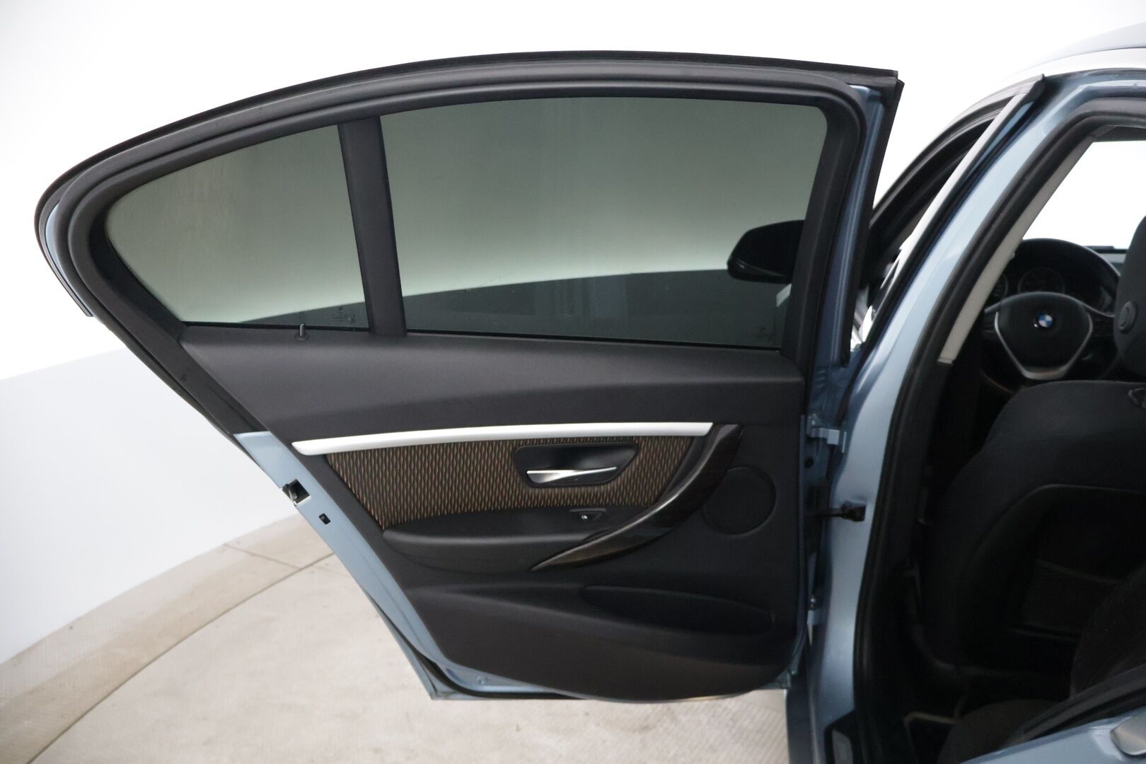 BMW 318 2012 F30 Sedan Business Luxury * YritysOutlet - Myydään vain yrityksille * - * Tämä auto myydään YritysOutlet -valikoimasta vain yrityksille *